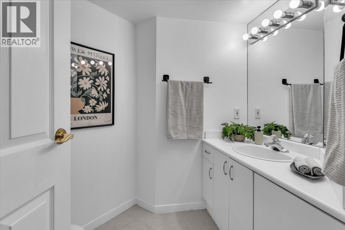 701 1010 Burnaby Street Property Photo 20