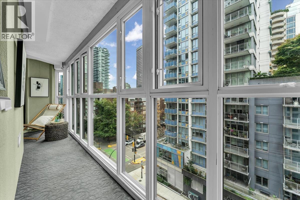 701 1010 Burnaby Street Property Photo 21