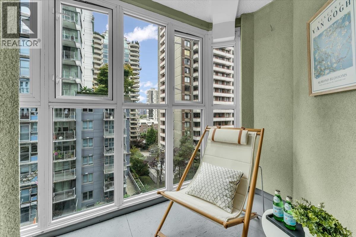 701 1010 Burnaby Street Property Photo 23