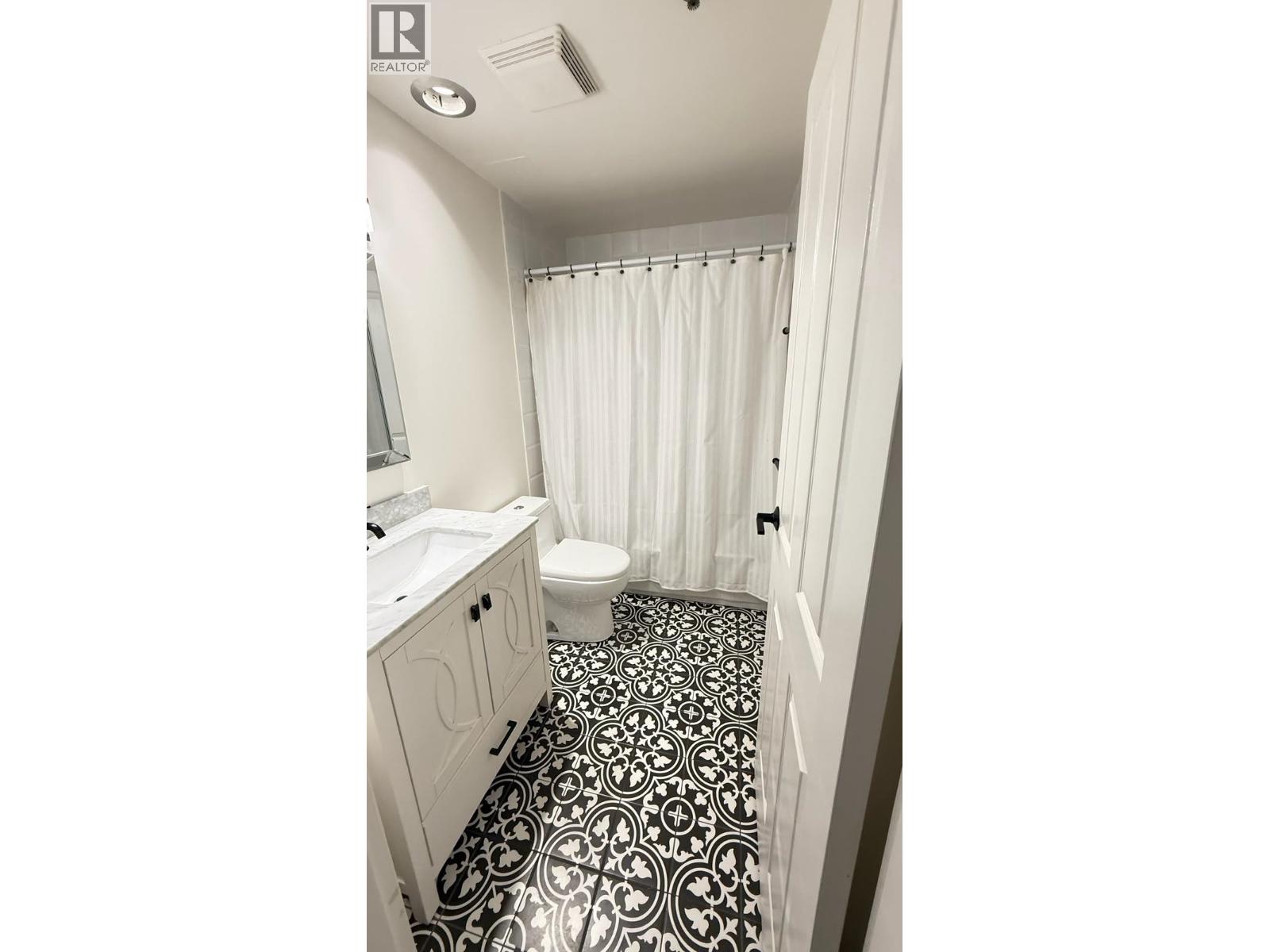 701 1010 Burnaby Street Property Photo 37
