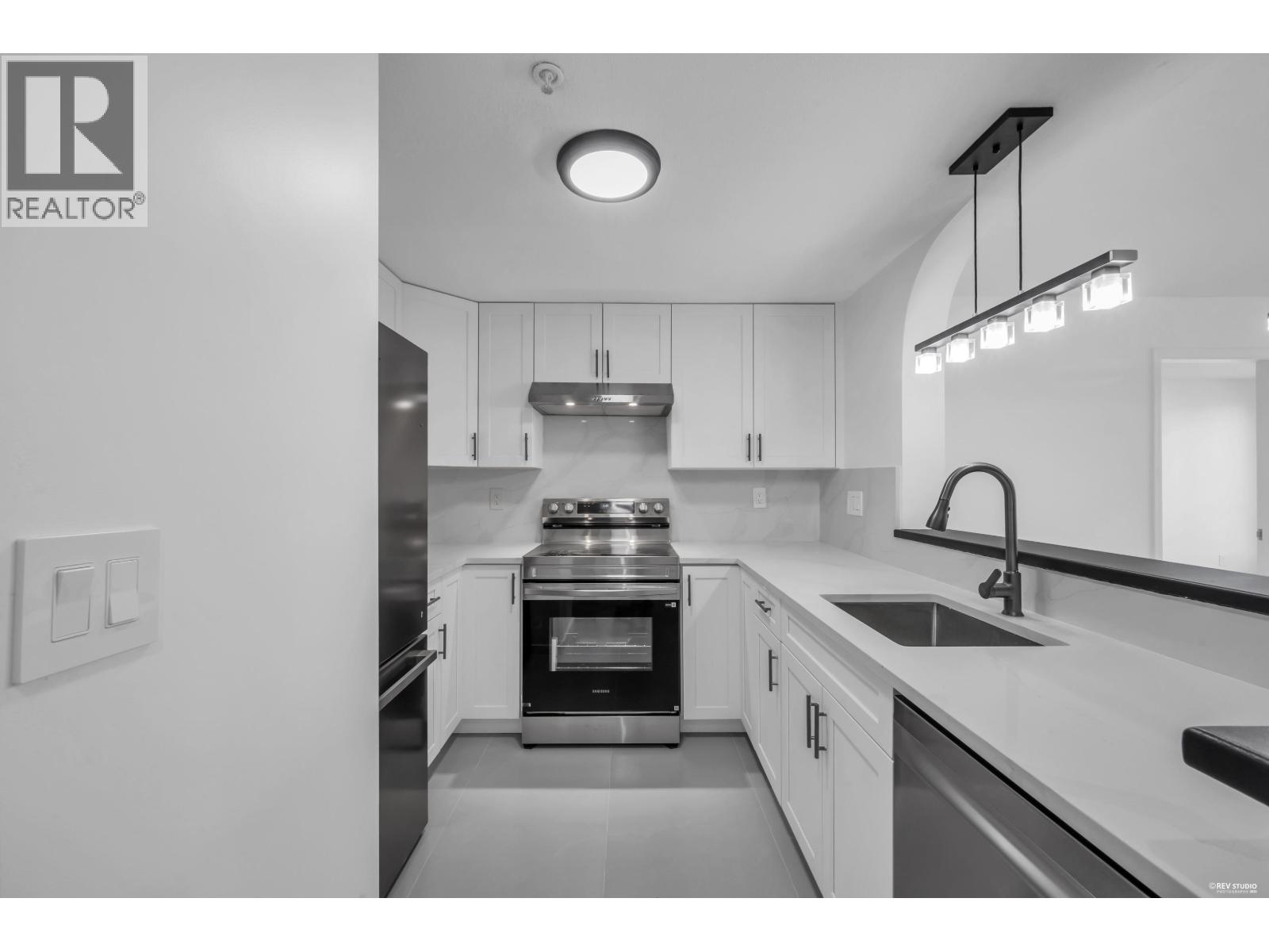 306 6833 Village Grn Property Photo 3