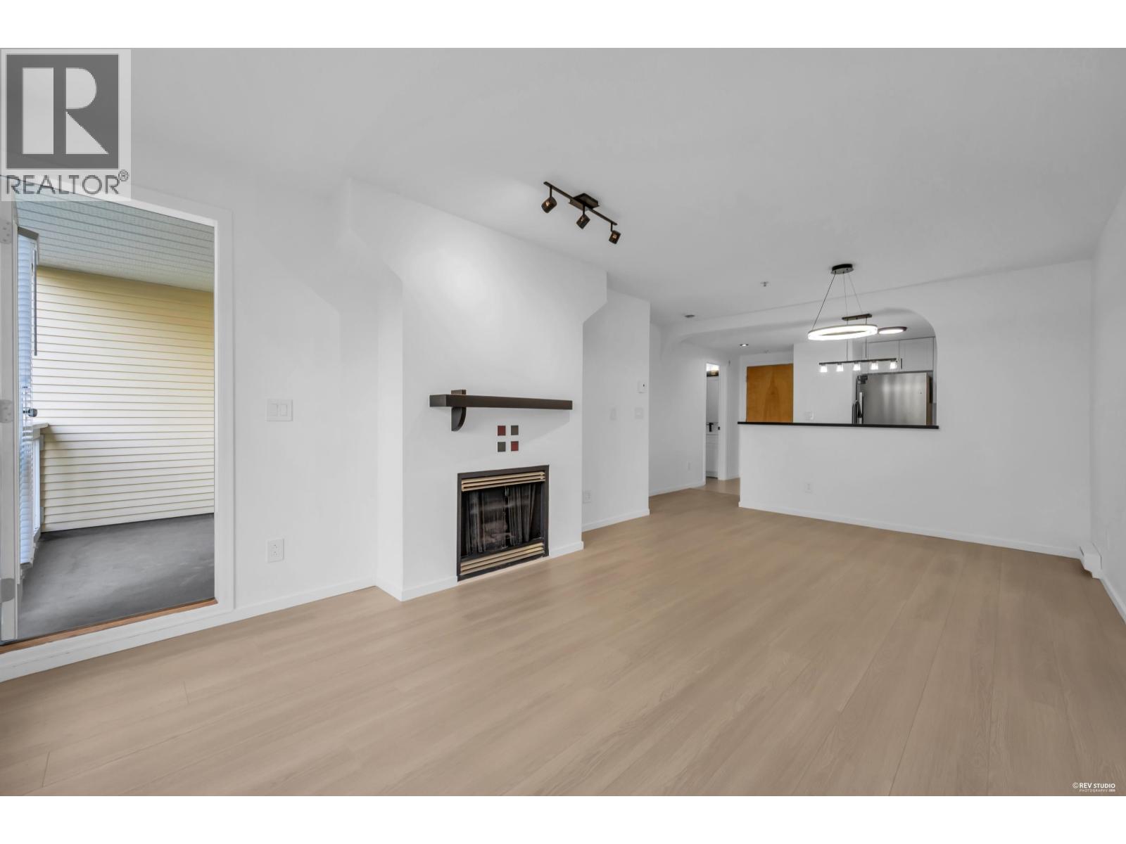 306 6833 Village Grn Property Photo 6