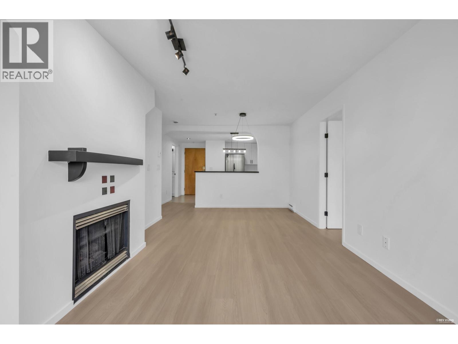 306 6833 Village Grn Property Photo 7