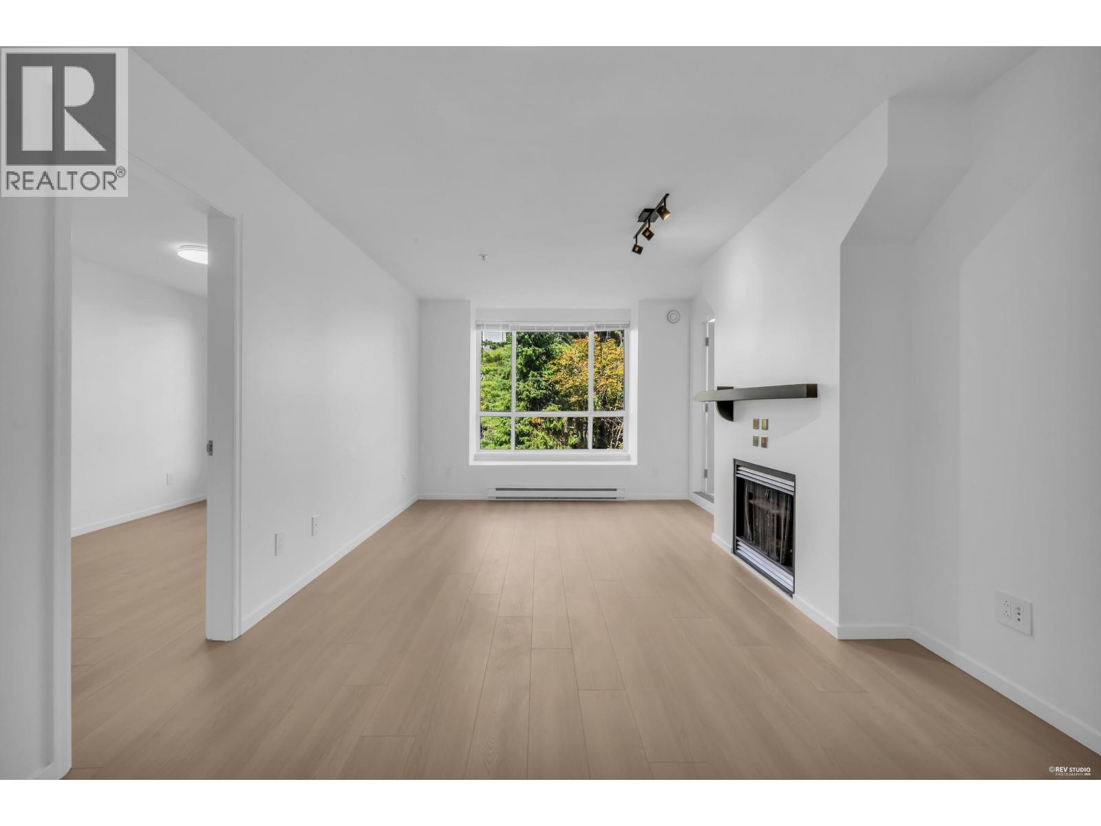 306 6833 Village Grn Property Photo 9