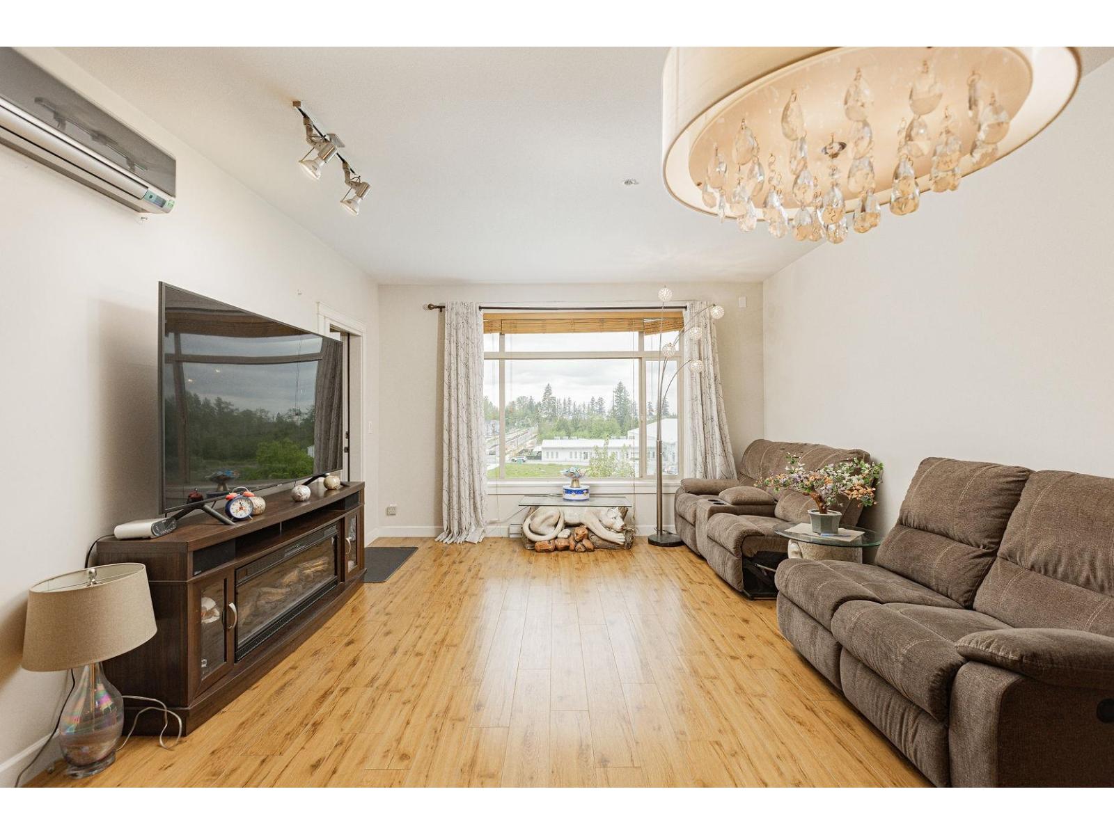 405 8067 207 Street Property Photo 3