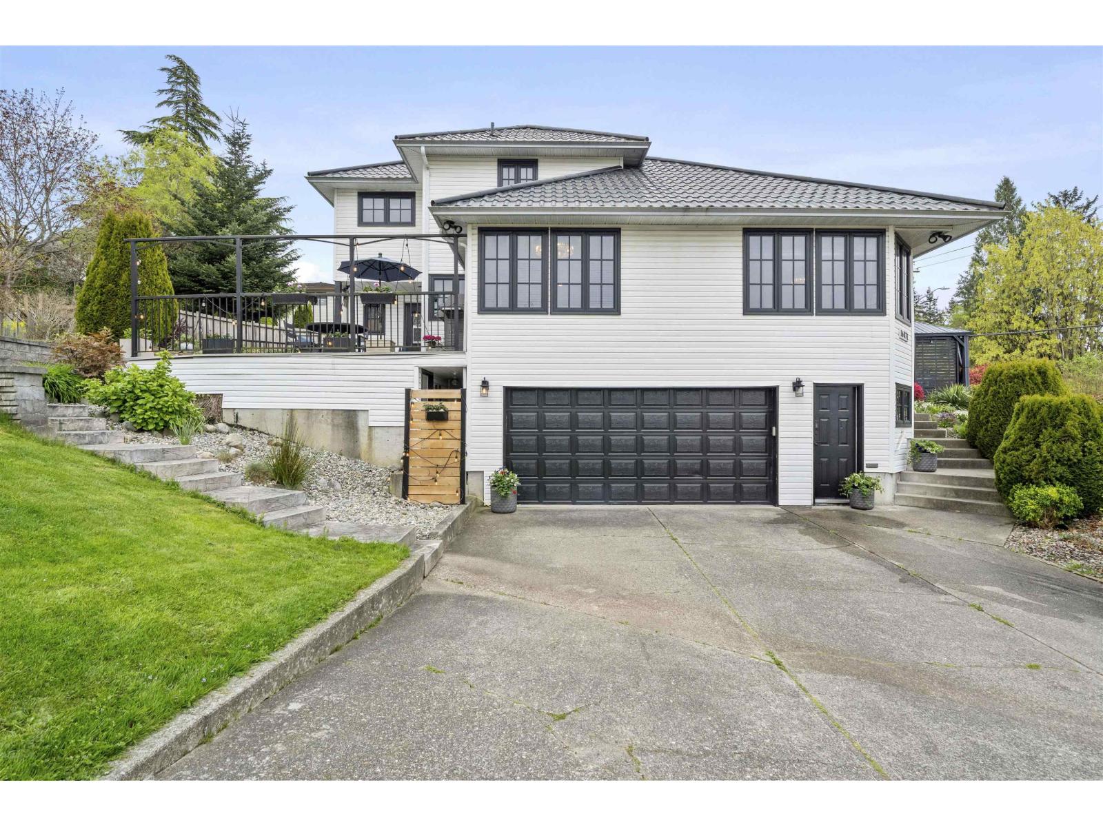 16071 8 Avenue Property Photo 3