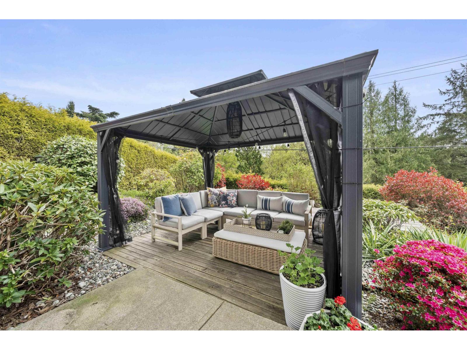 16071 8 Avenue Property Photo 5