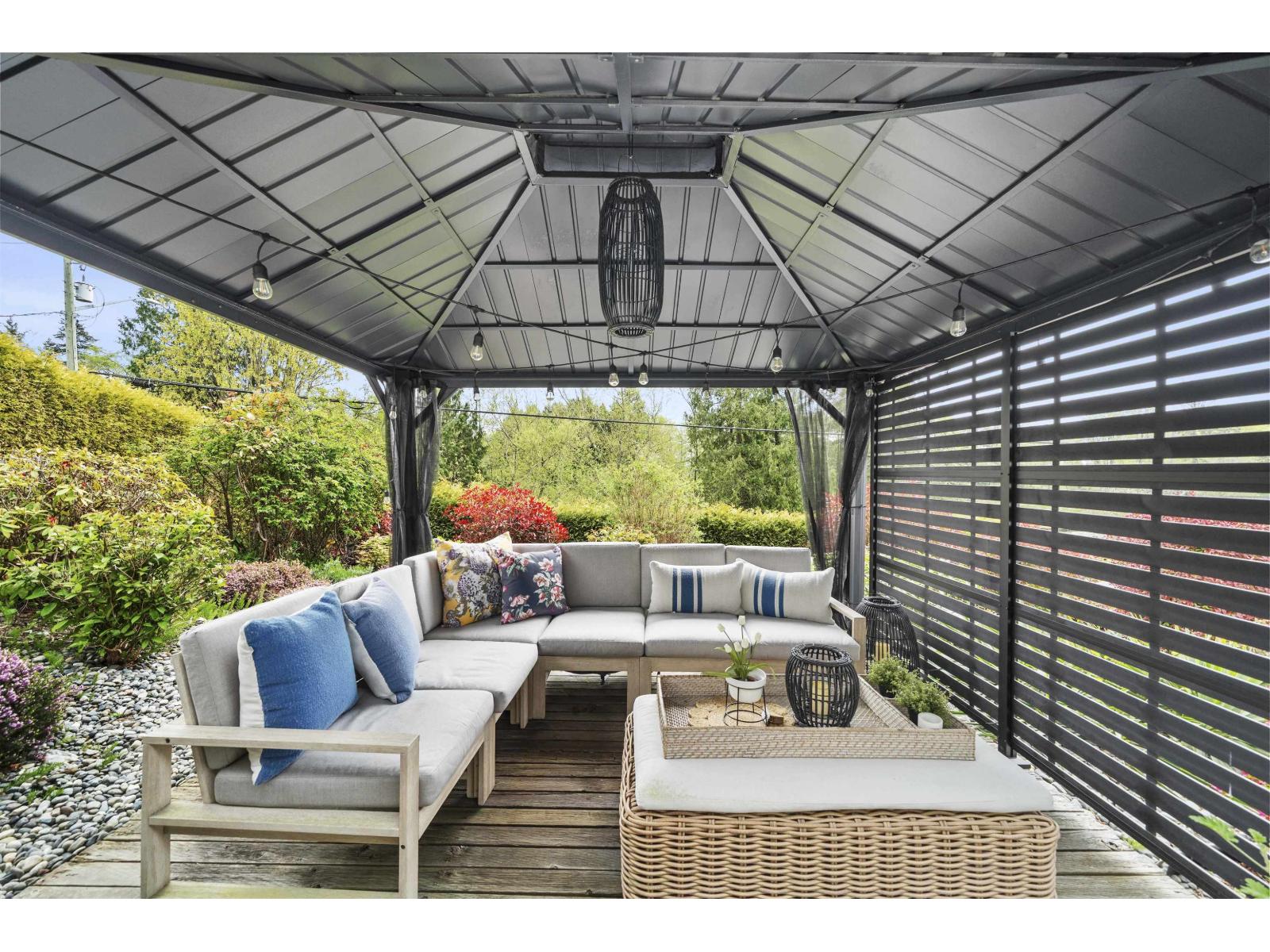 16071 8 Avenue Property Photo 6