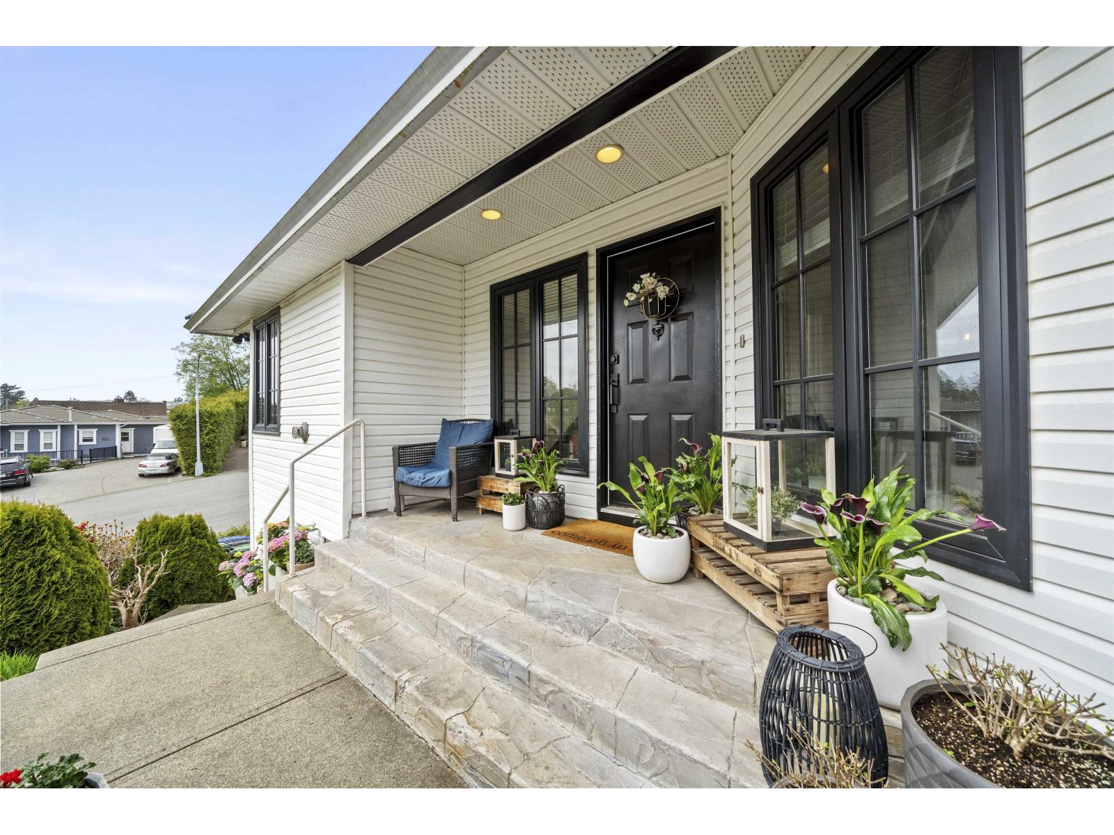 16071 8 Avenue Property Photo 7