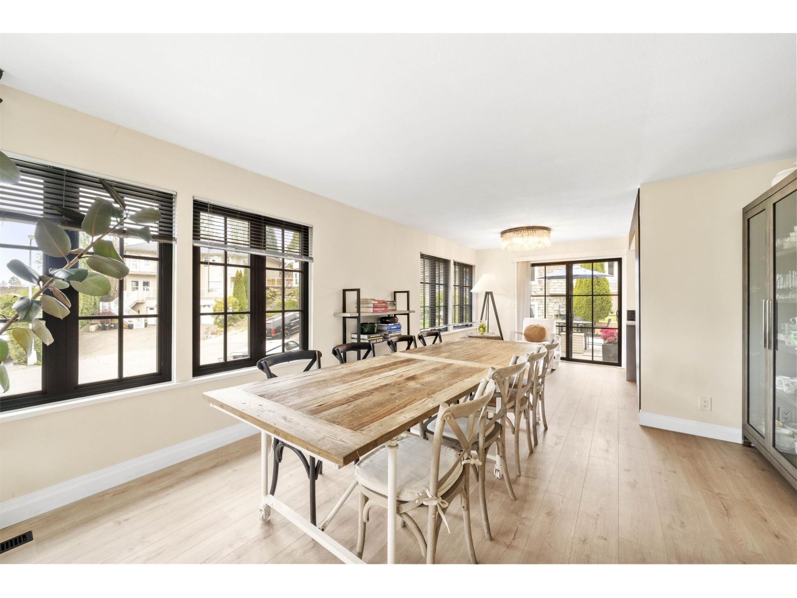 16071 8 Avenue Property Photo 9