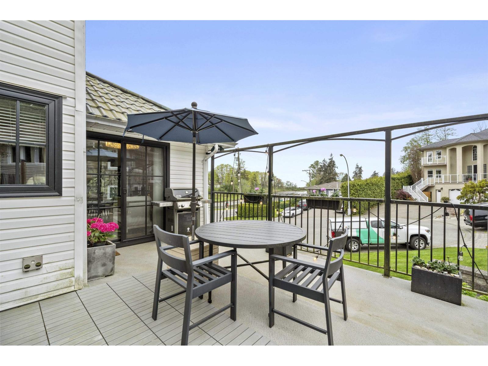 16071 8 Avenue Property Photo 14