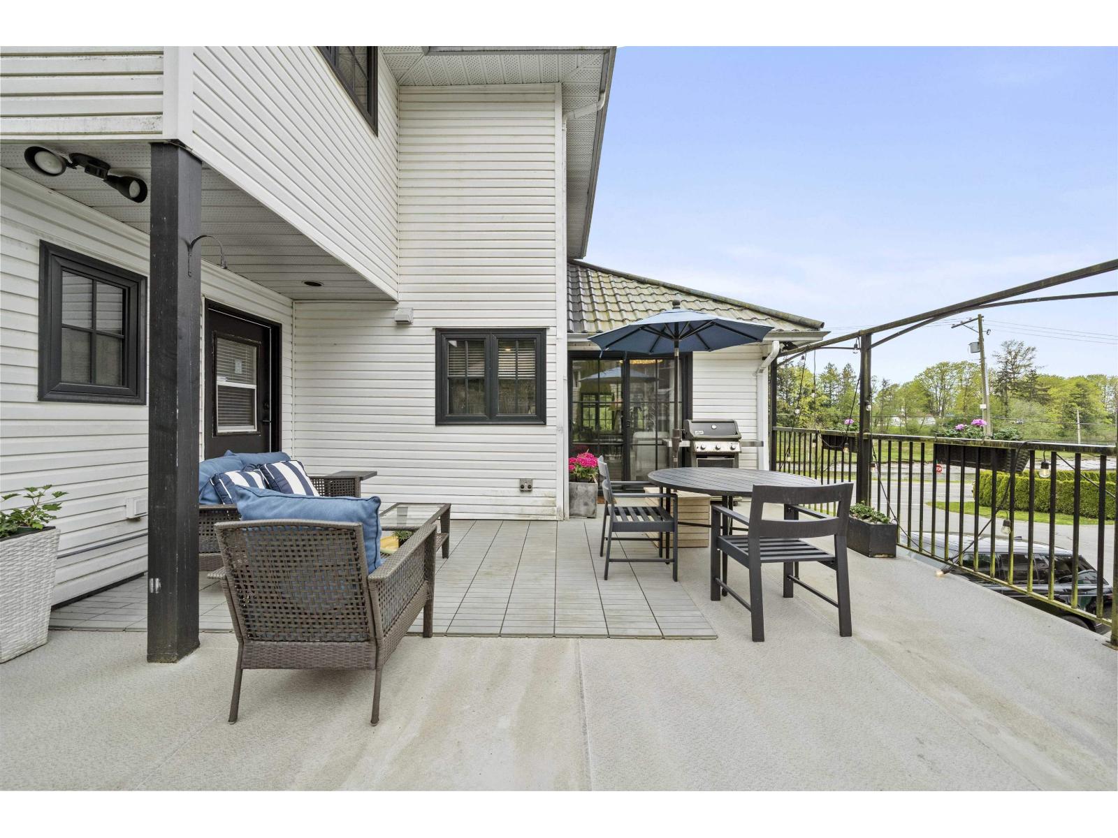16071 8 Avenue Property Photo 15