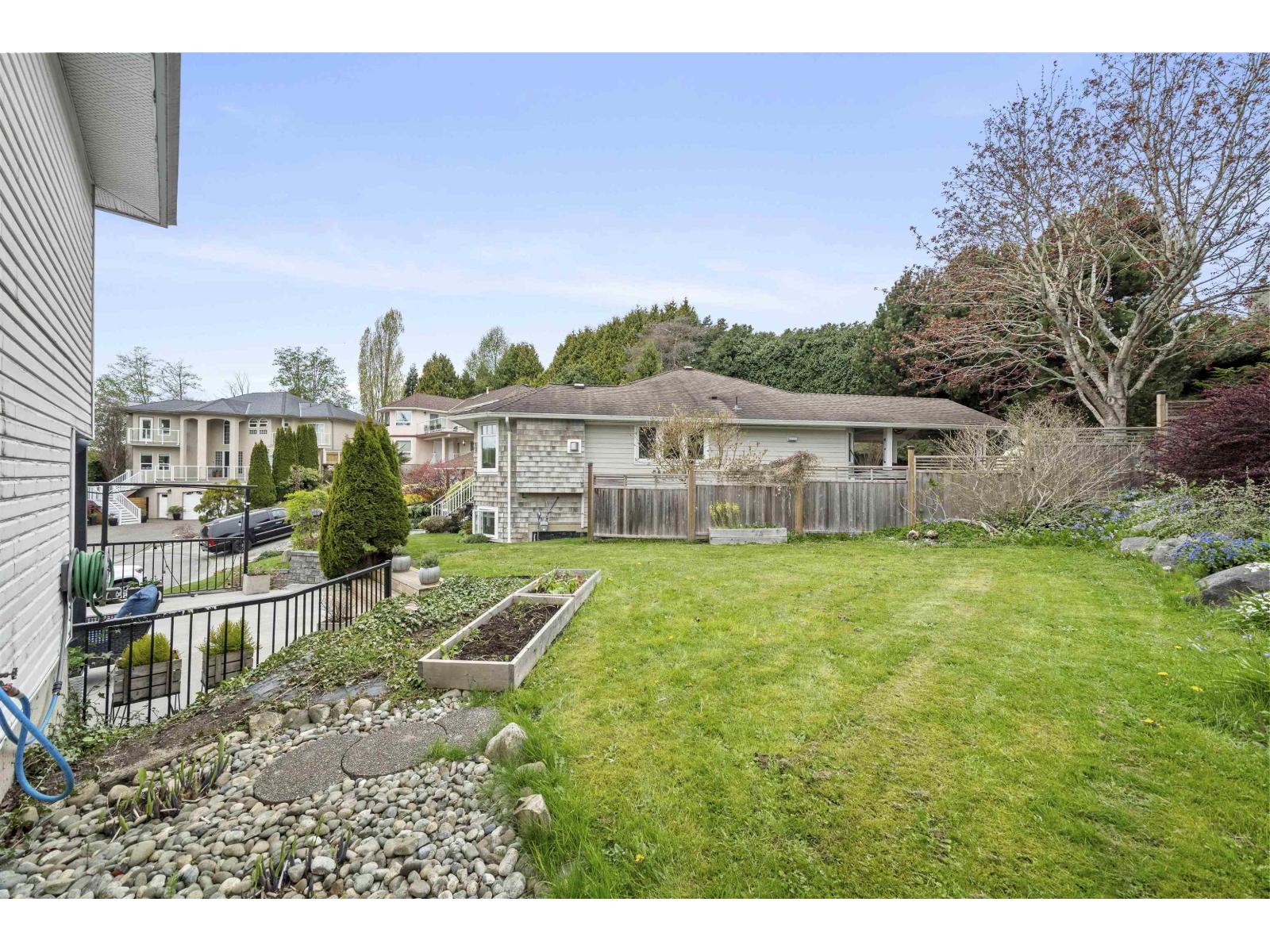 16071 8 Avenue Property Photo 16