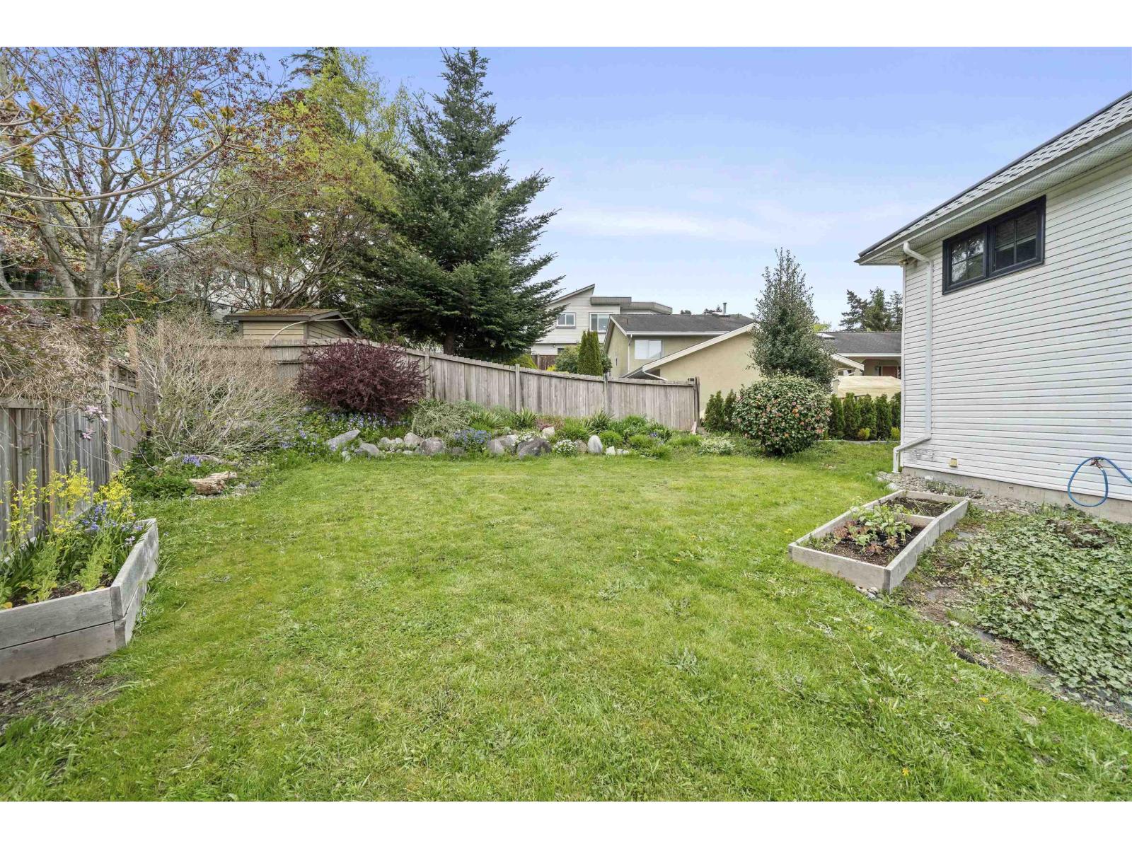 16071 8 Avenue Property Photo 17