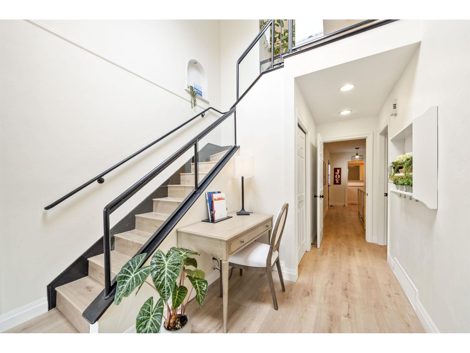 16071 8 Avenue Property Photo 18