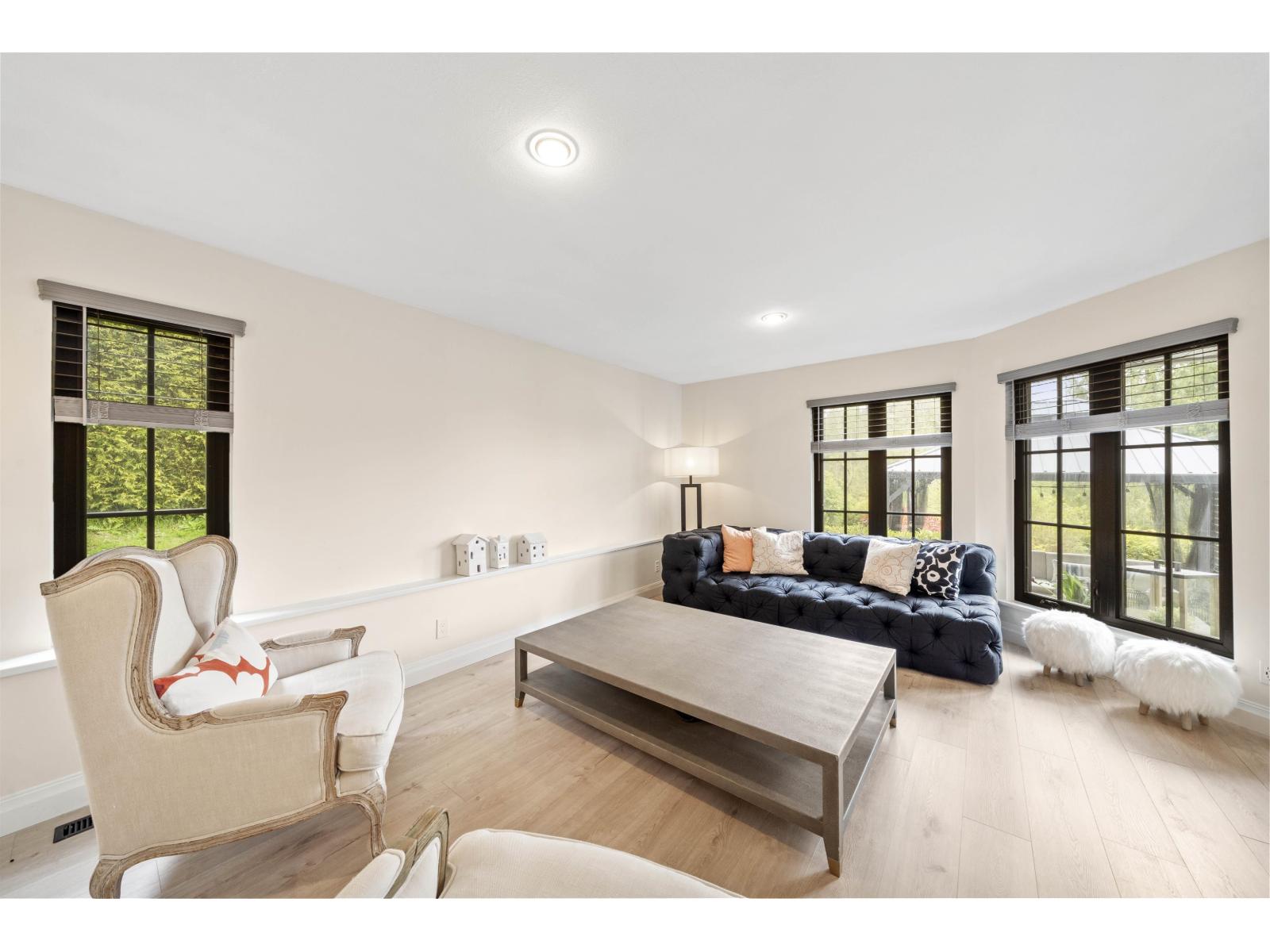 16071 8 Avenue Property Photo 19