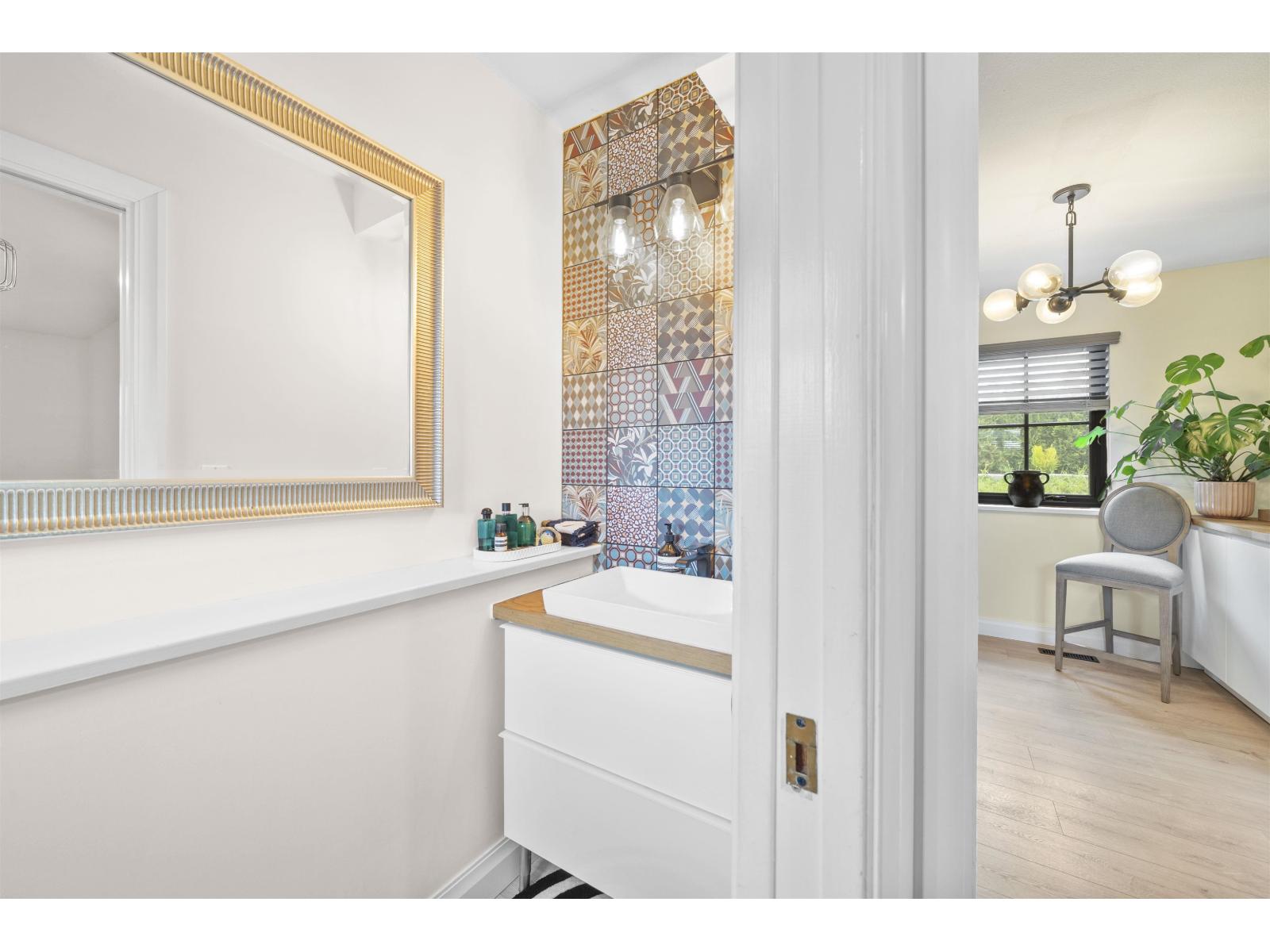 16071 8 Avenue Property Photo 22