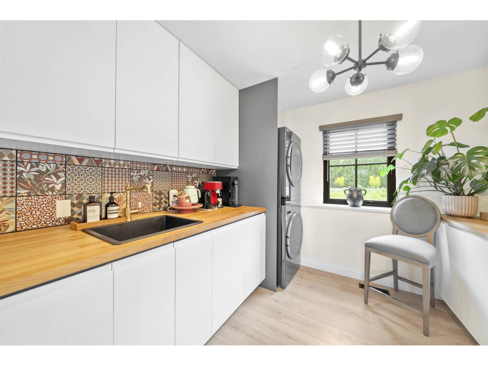 16071 8 Avenue Property Photo 23
