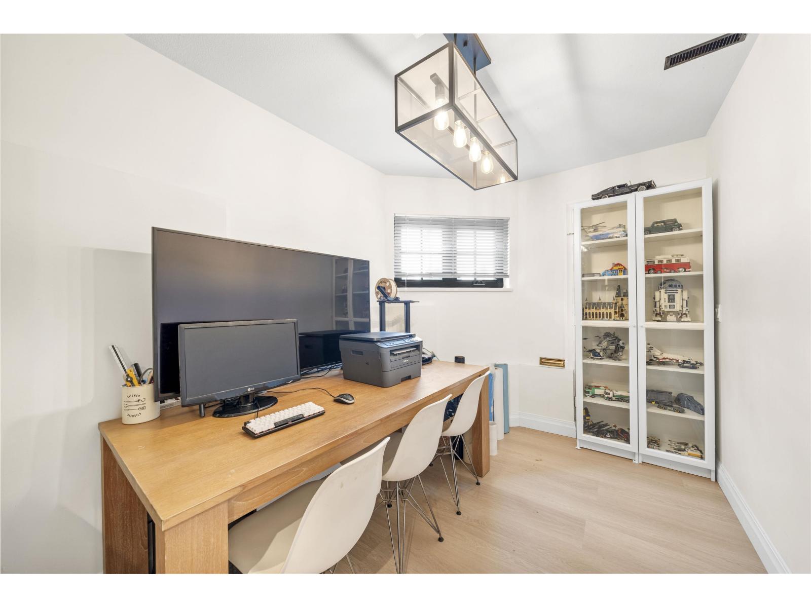 16071 8 Avenue Property Photo 26