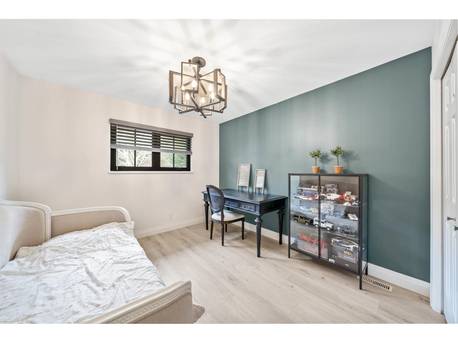 16071 8 Avenue Property Photo 31