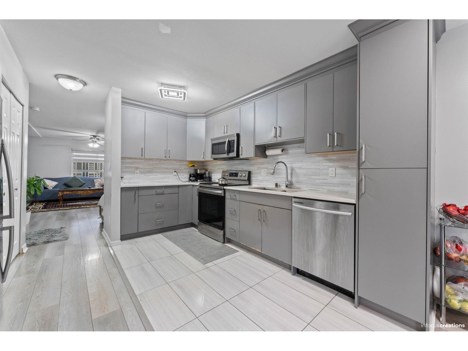 9 12730 66 Avenue Photo de la propriété 1