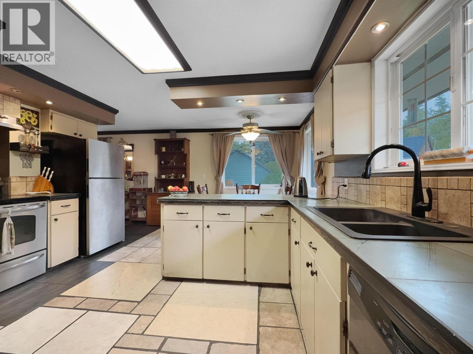 4832 Clarke Avenue Property Photo 10