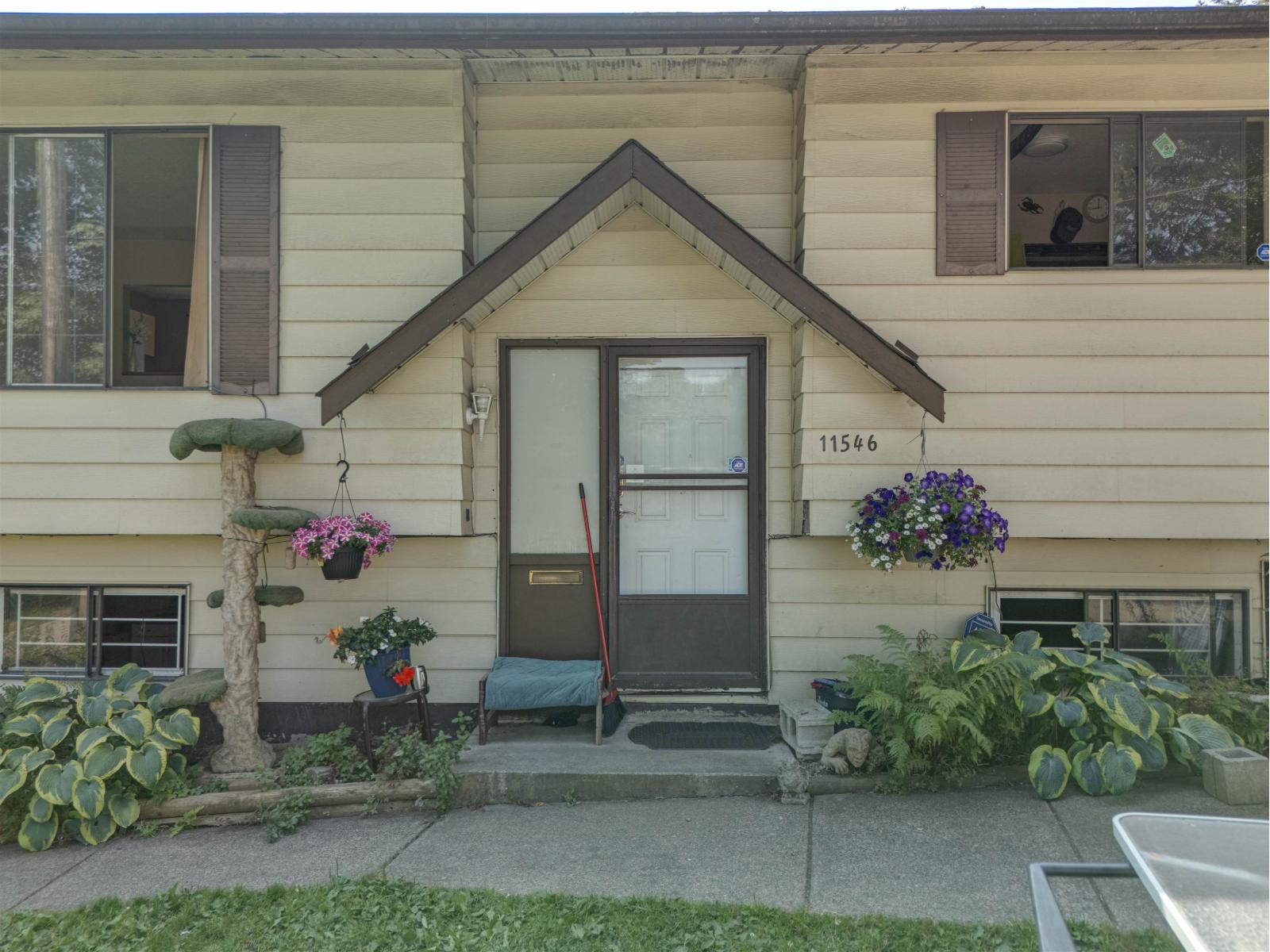 11546 Surrey Road Property Photo 2