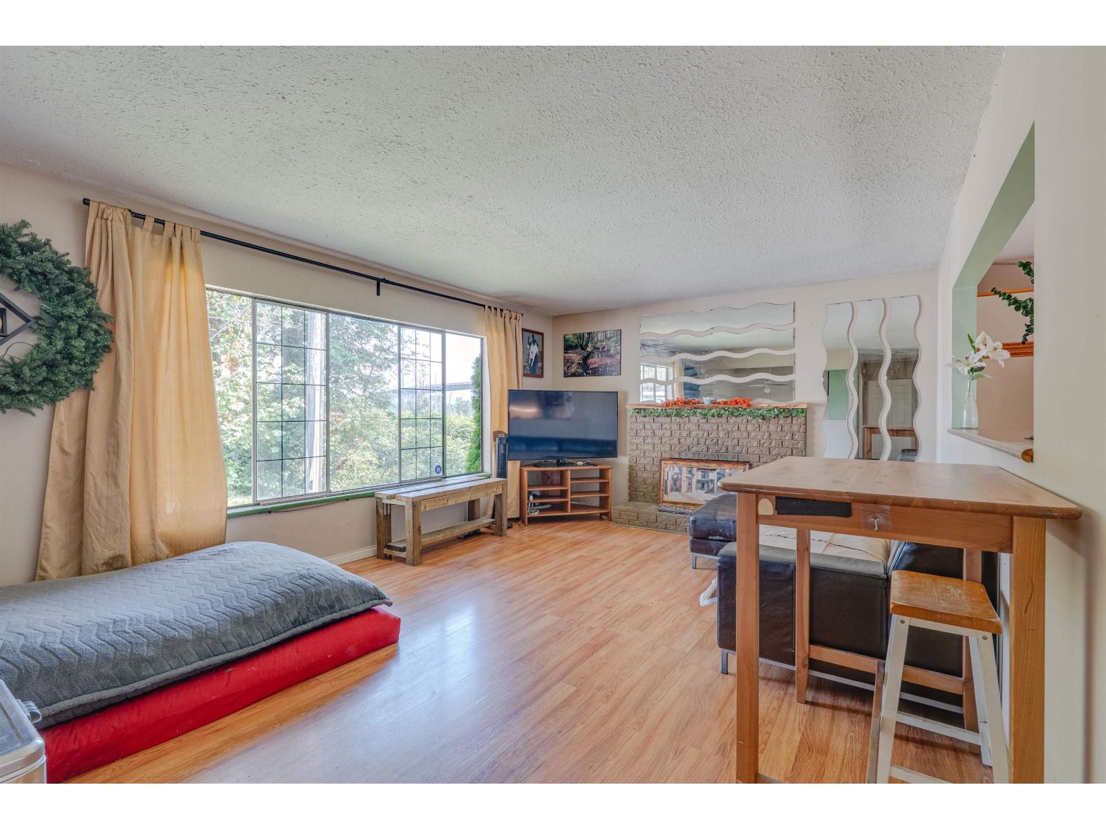 11546 Surrey Road Property Photo 4