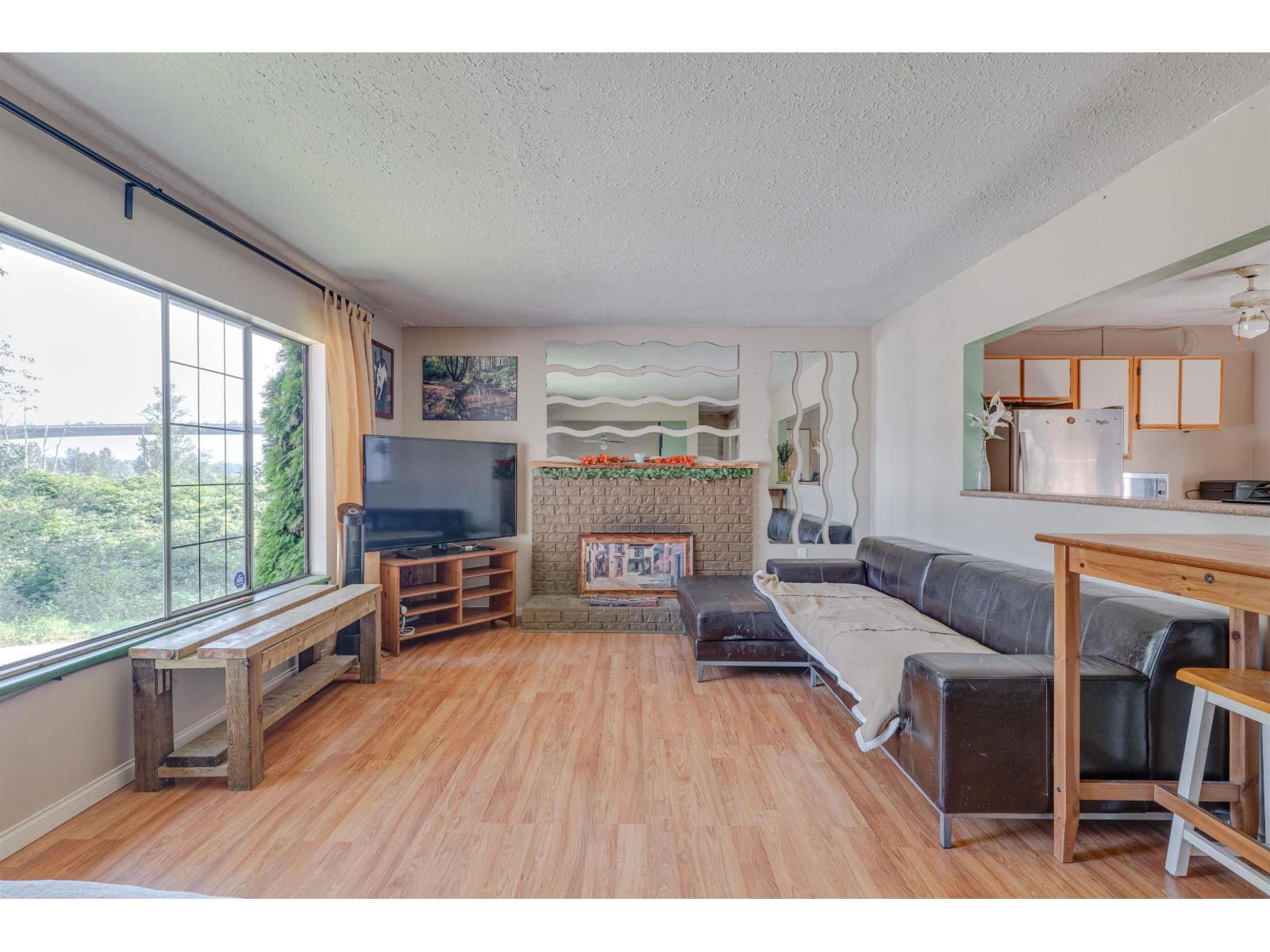 11546 Surrey Road Property Photo 6