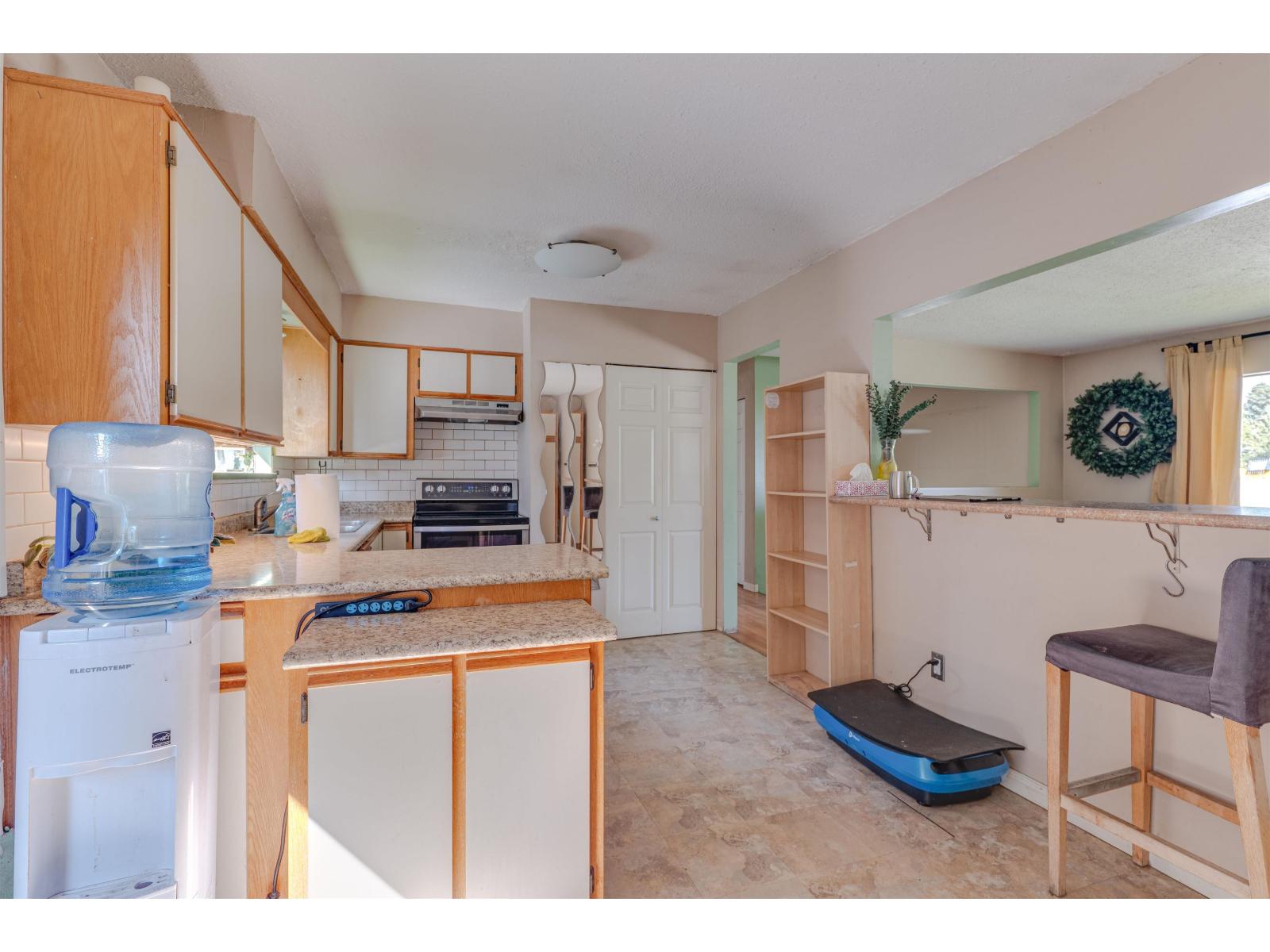11546 Surrey Road Property Photo 9
