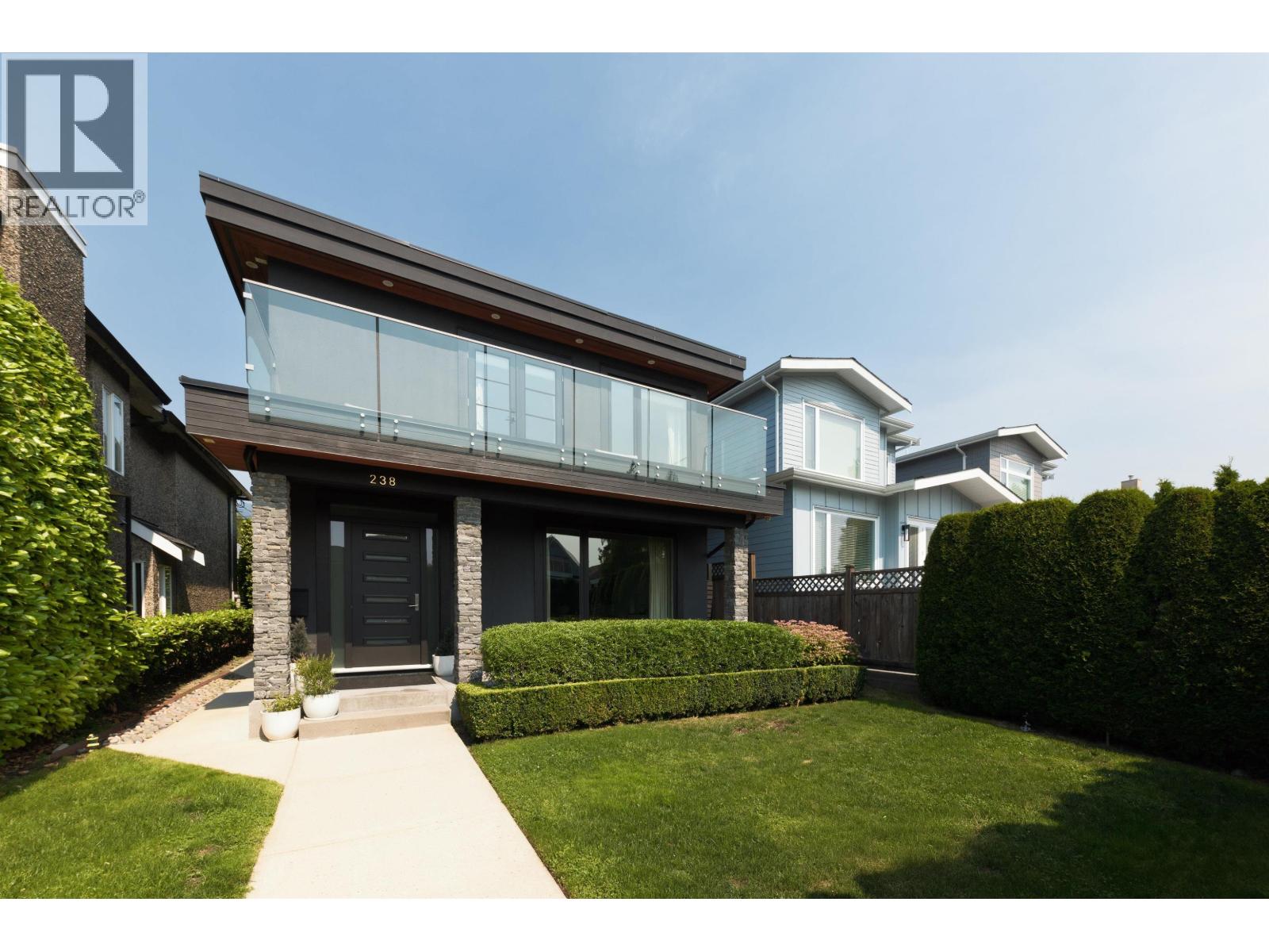 238 E 19th Street Property Photo 1