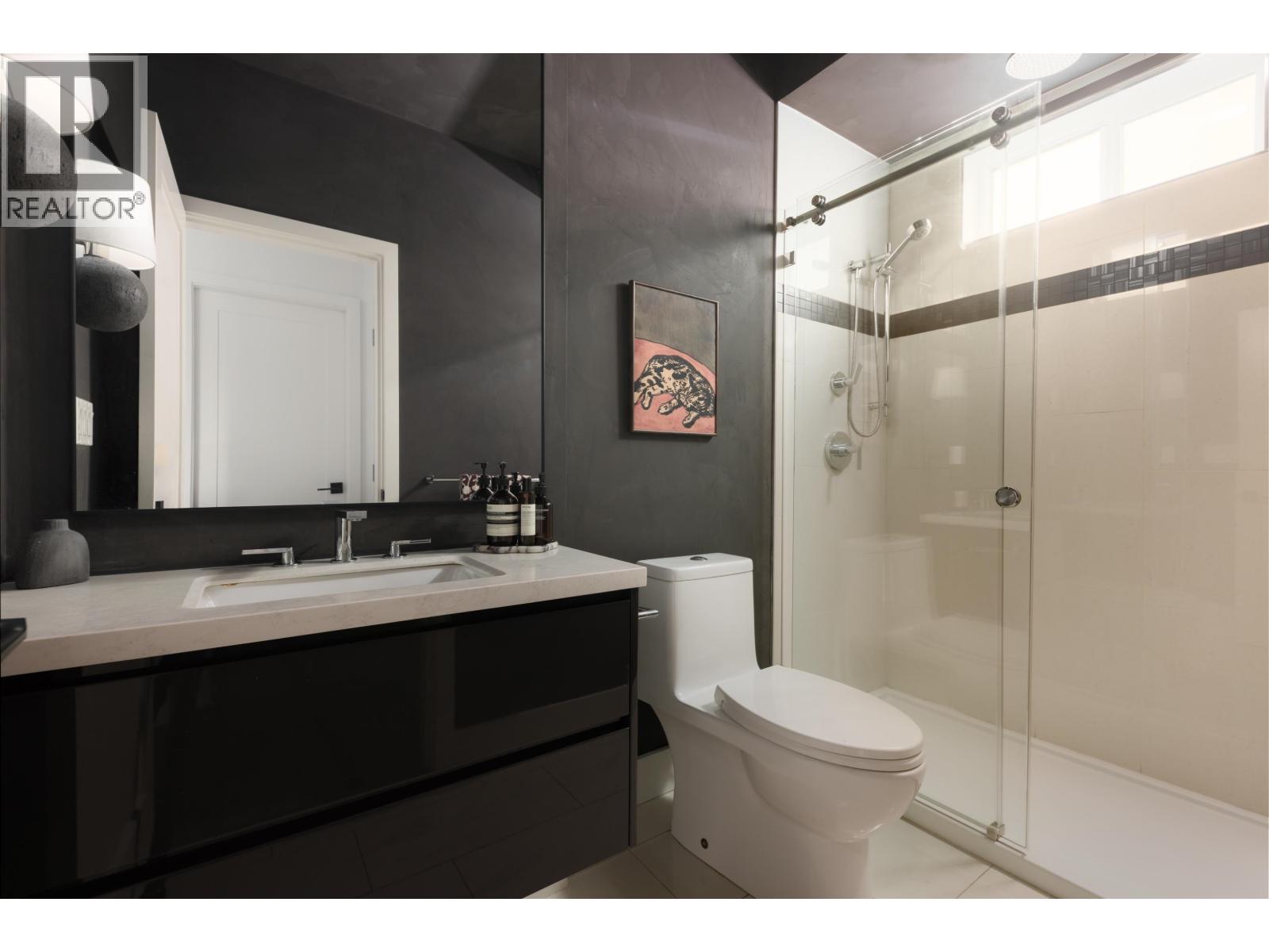 238 E 19th Street Property Photo 11