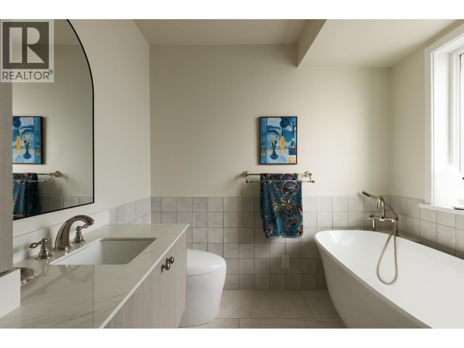 238 E 19th Street Property Photo 16
