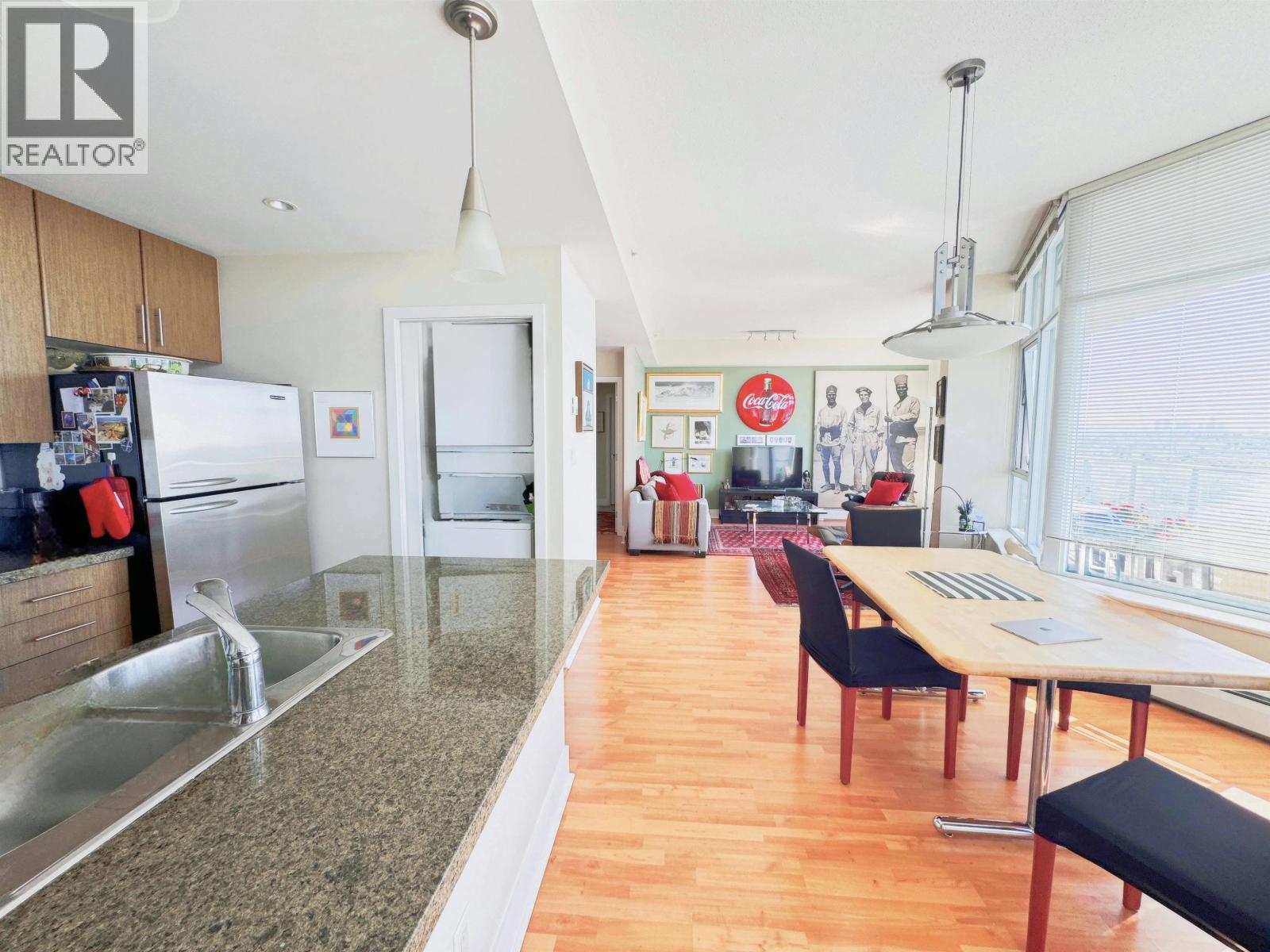 2901 58 Keefer Place Property Photo 3