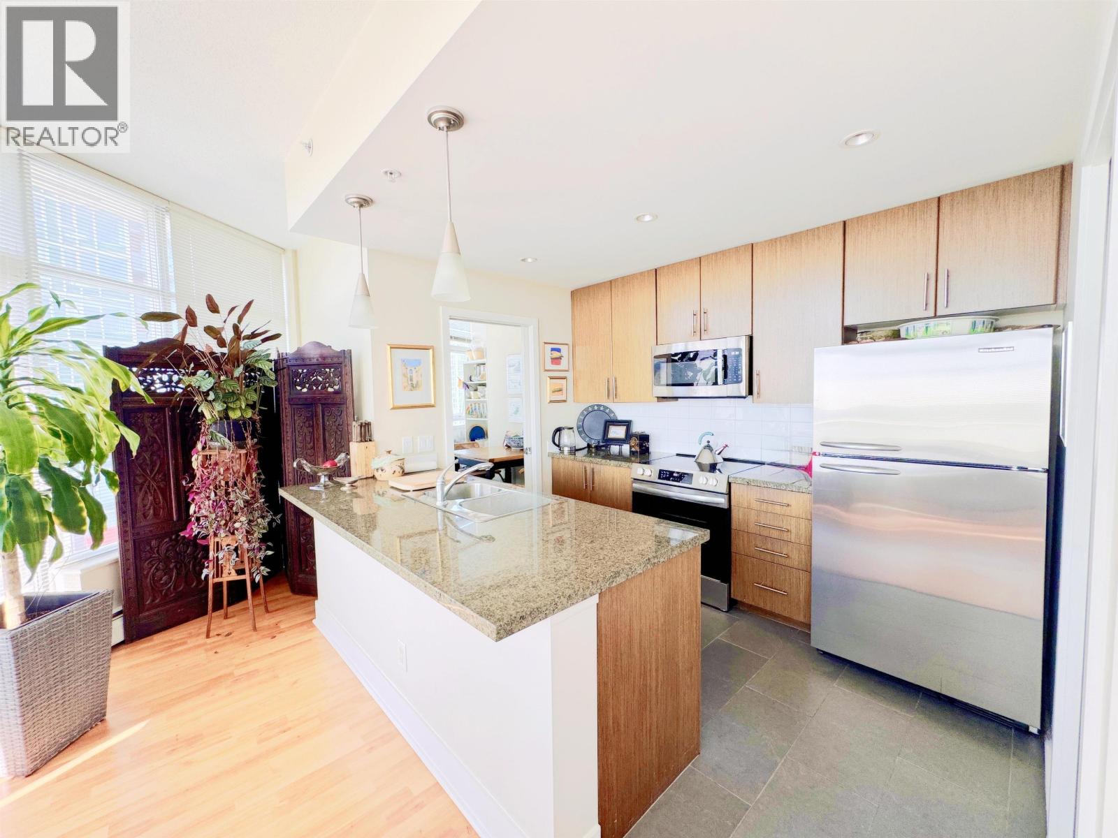 2901 58 Keefer Place Property Photo 4
