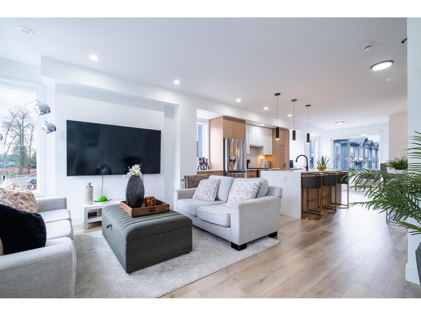 62 20763 76 AVENUE Property Photo 1