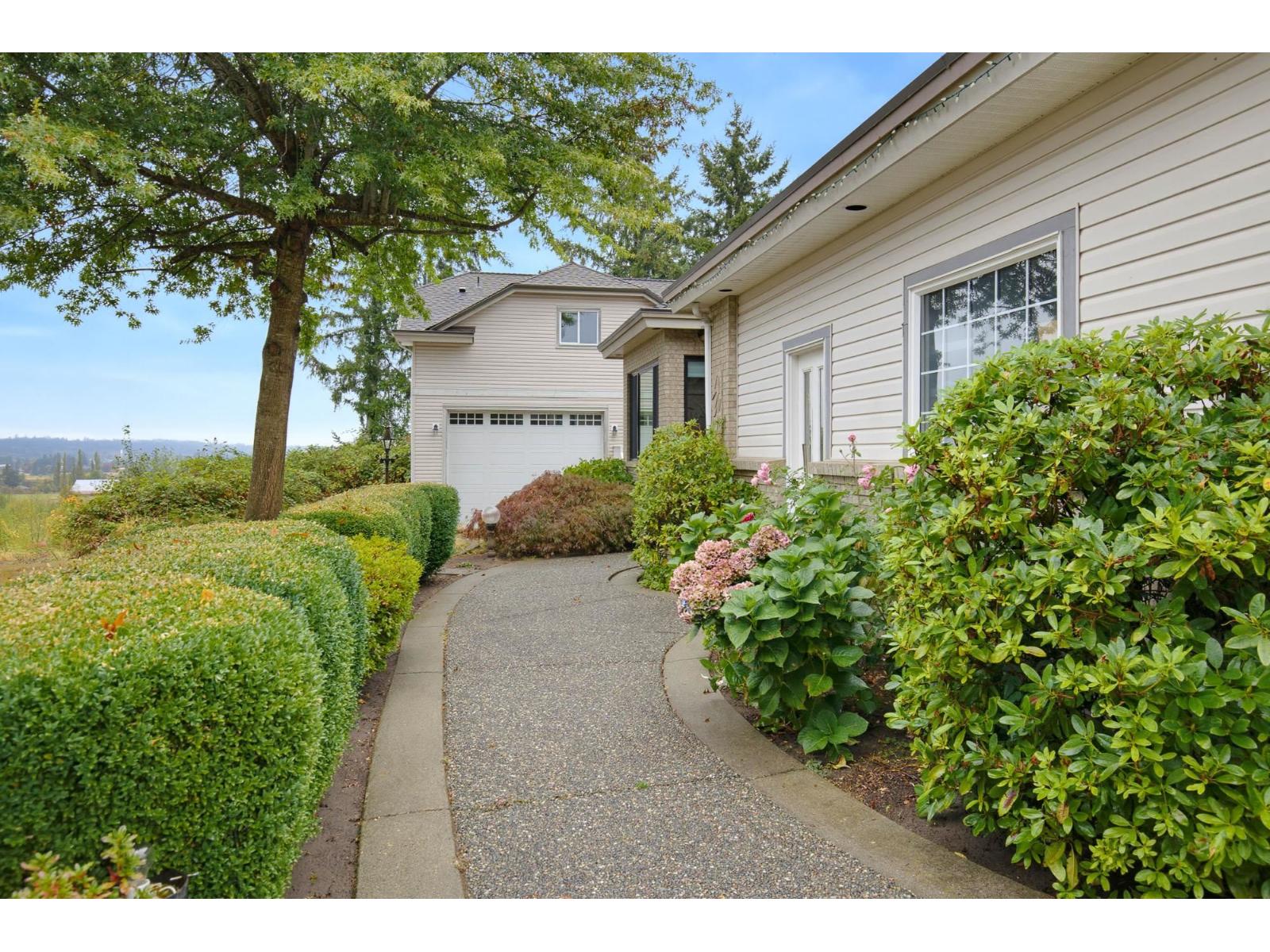 5226 222 Street Property Photo 2