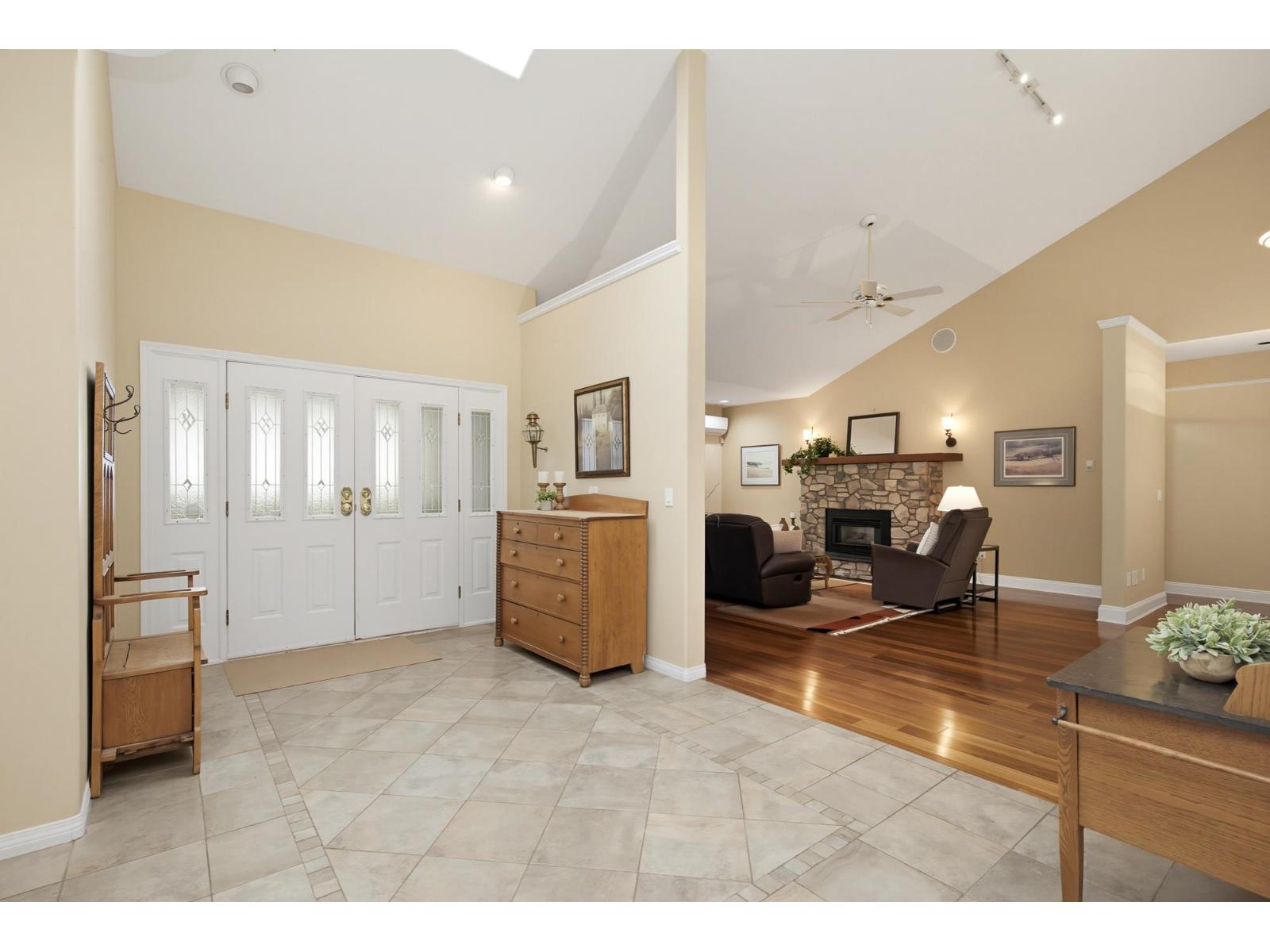 5226 222 Street Property Photo 4
