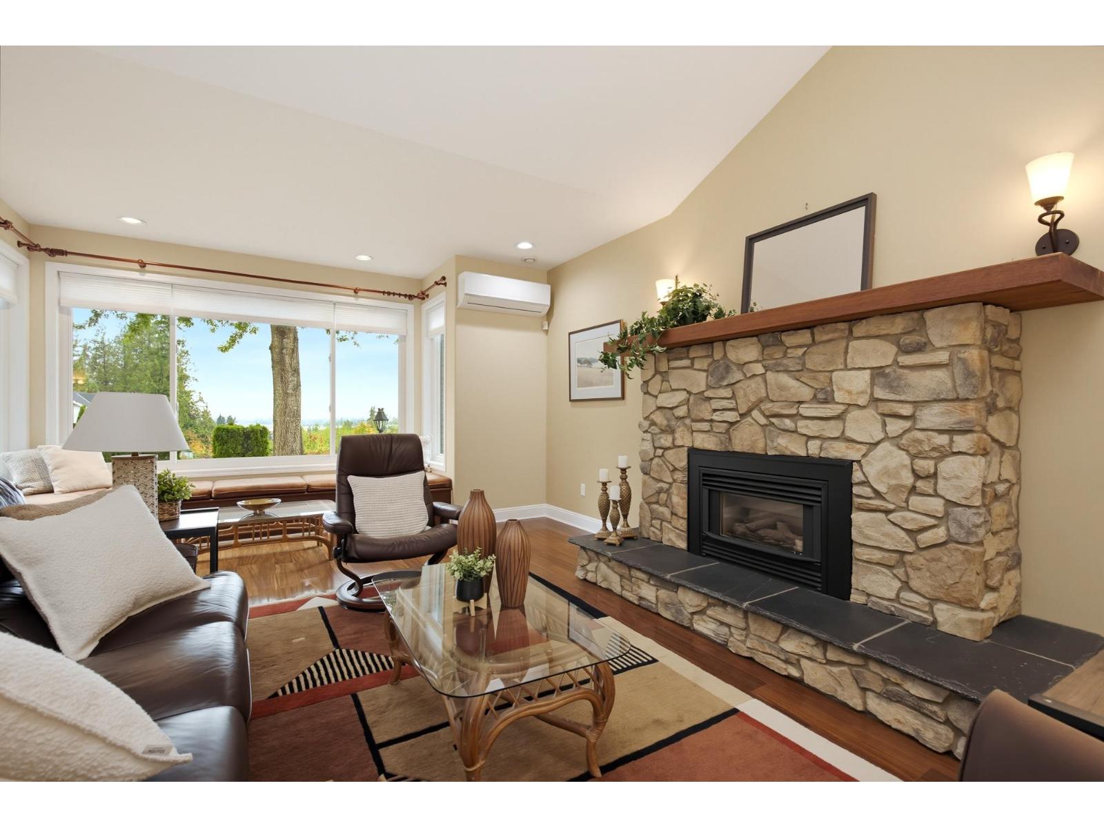 5226 222 Street Property Photo 6