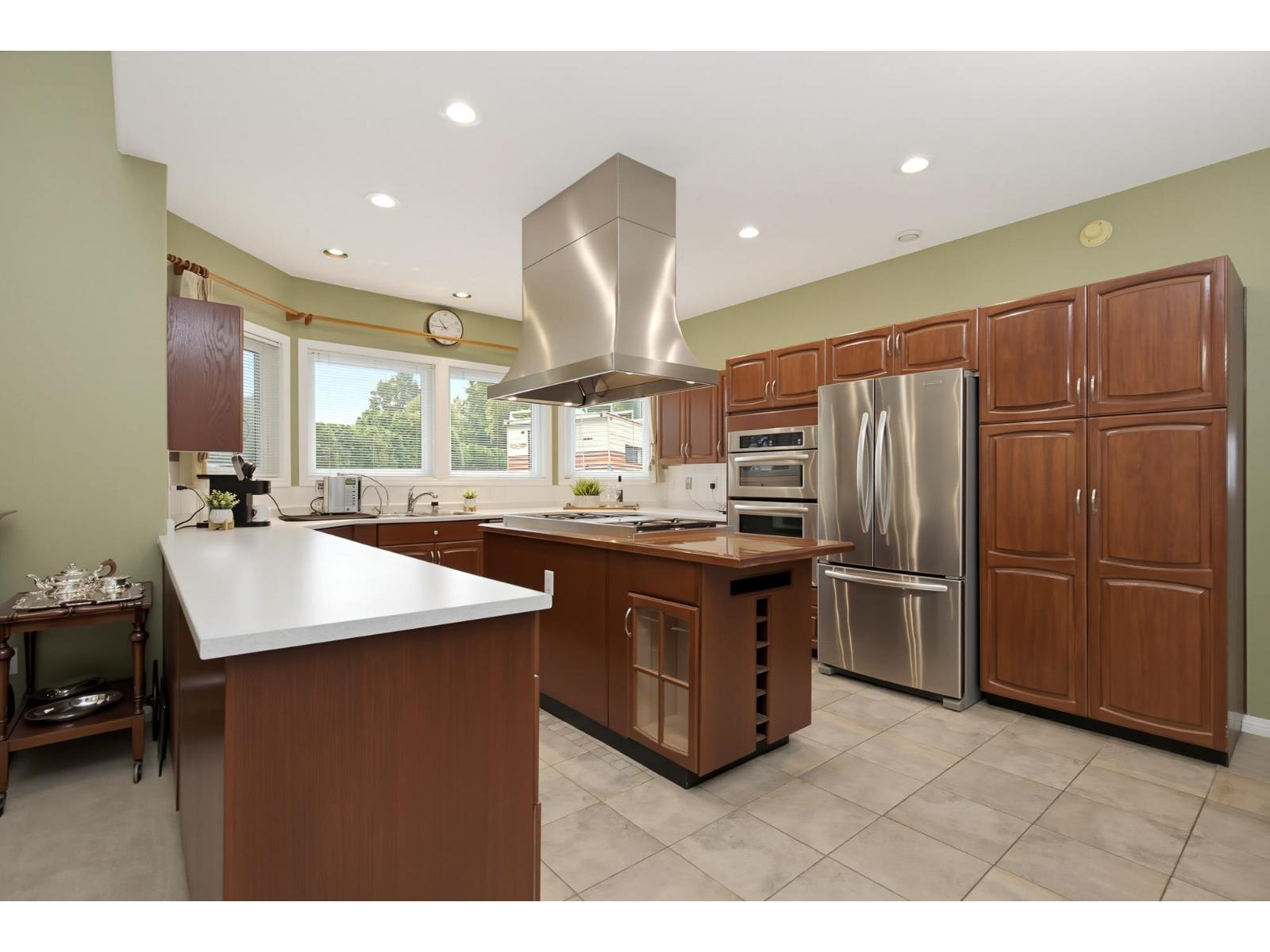 5226 222 Street Property Photo 9