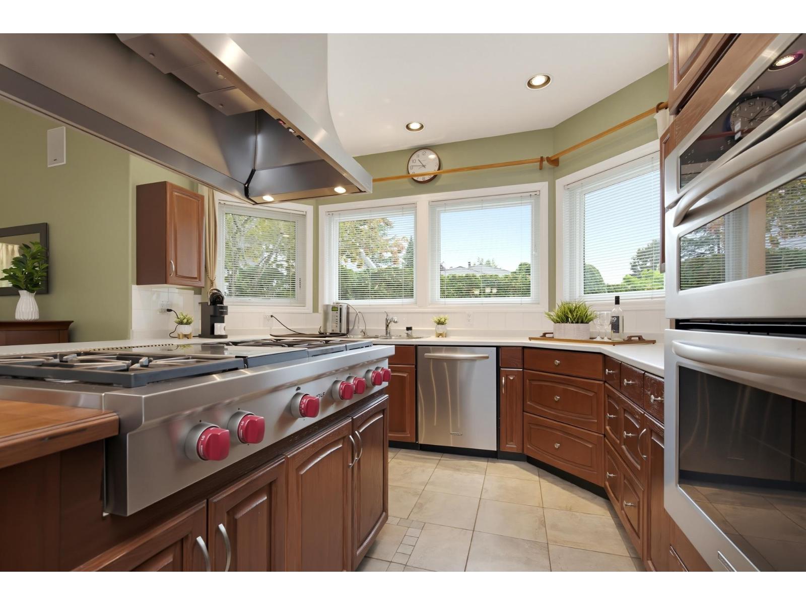 5226 222 Street Property Photo 10