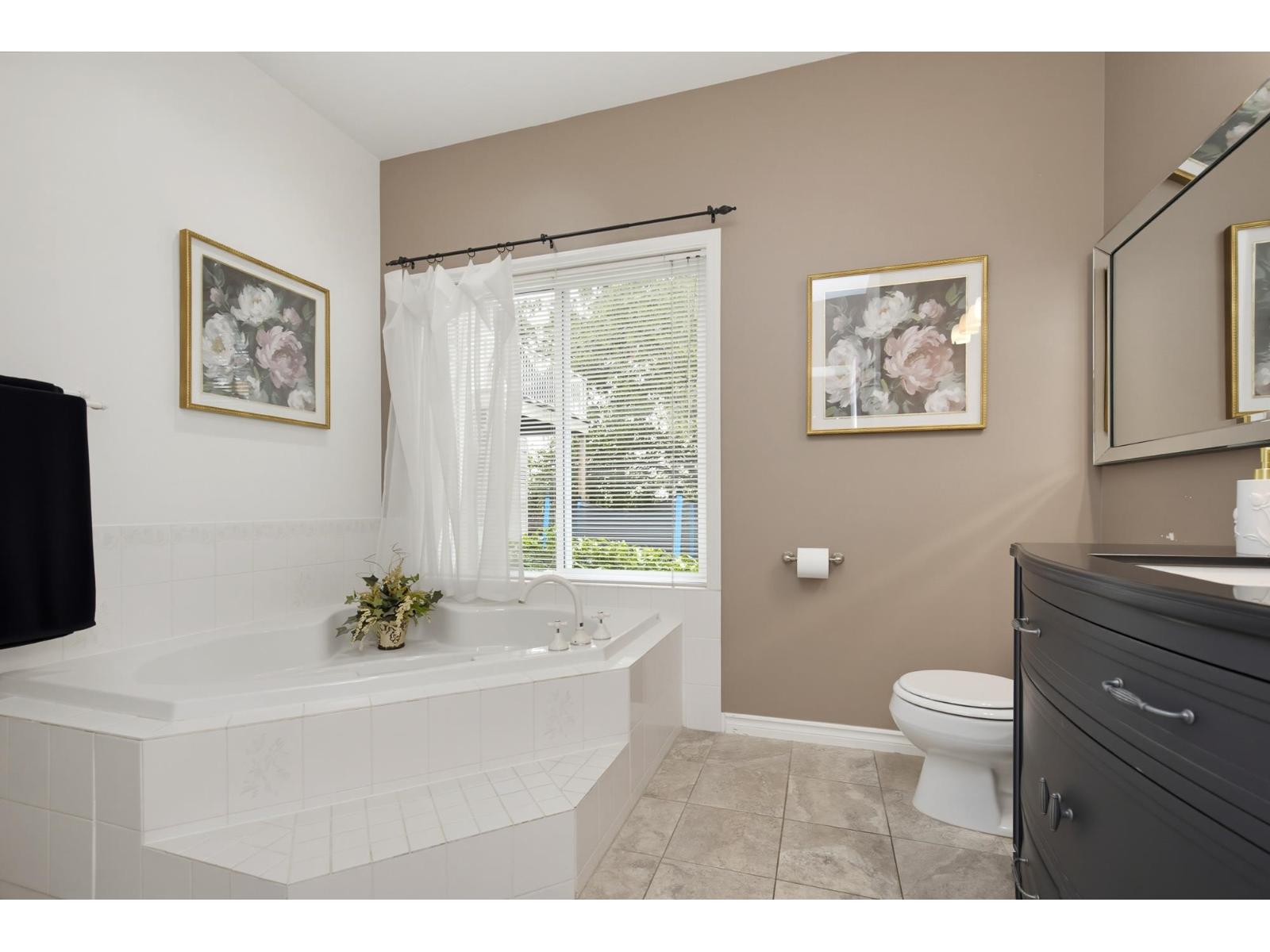 5226 222 Street Property Photo 15