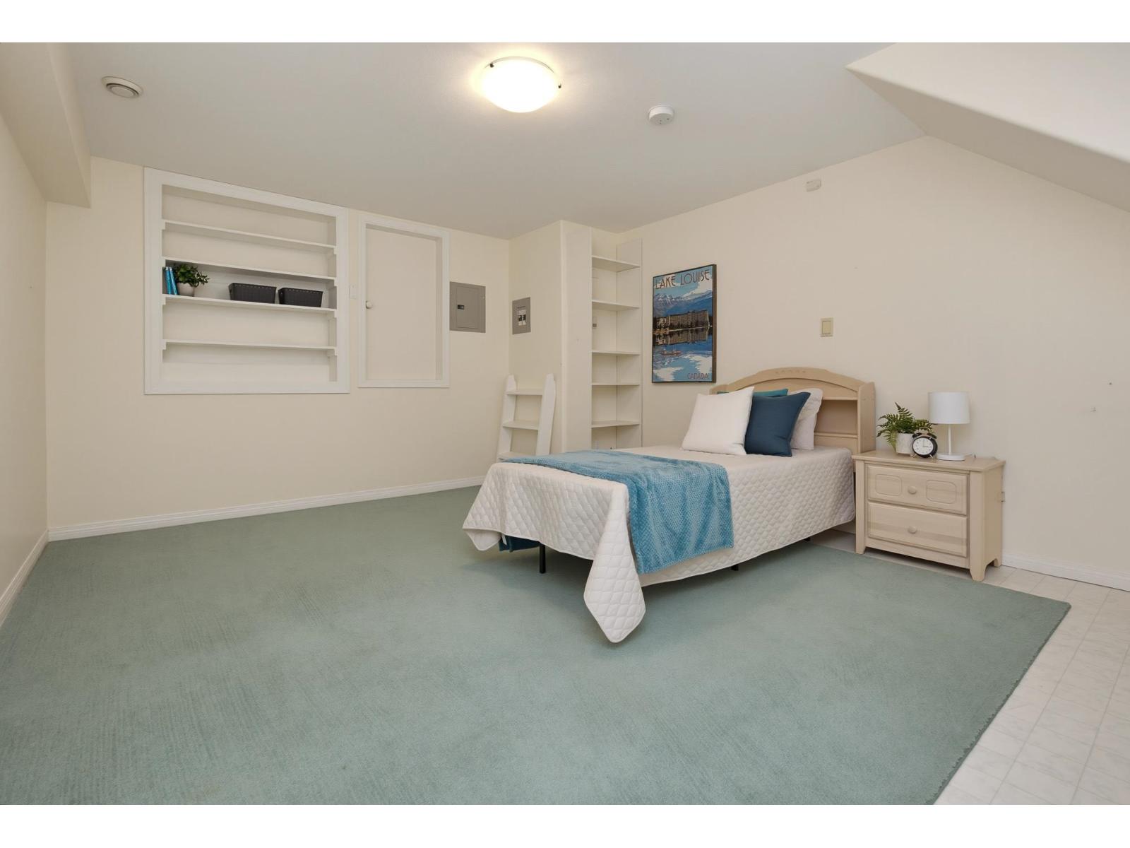 5226 222 Street Property Photo 17