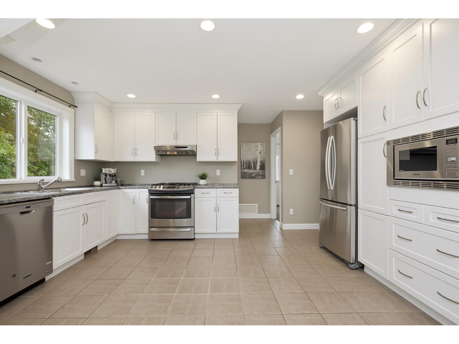 5226 222 Street Property Photo 32
