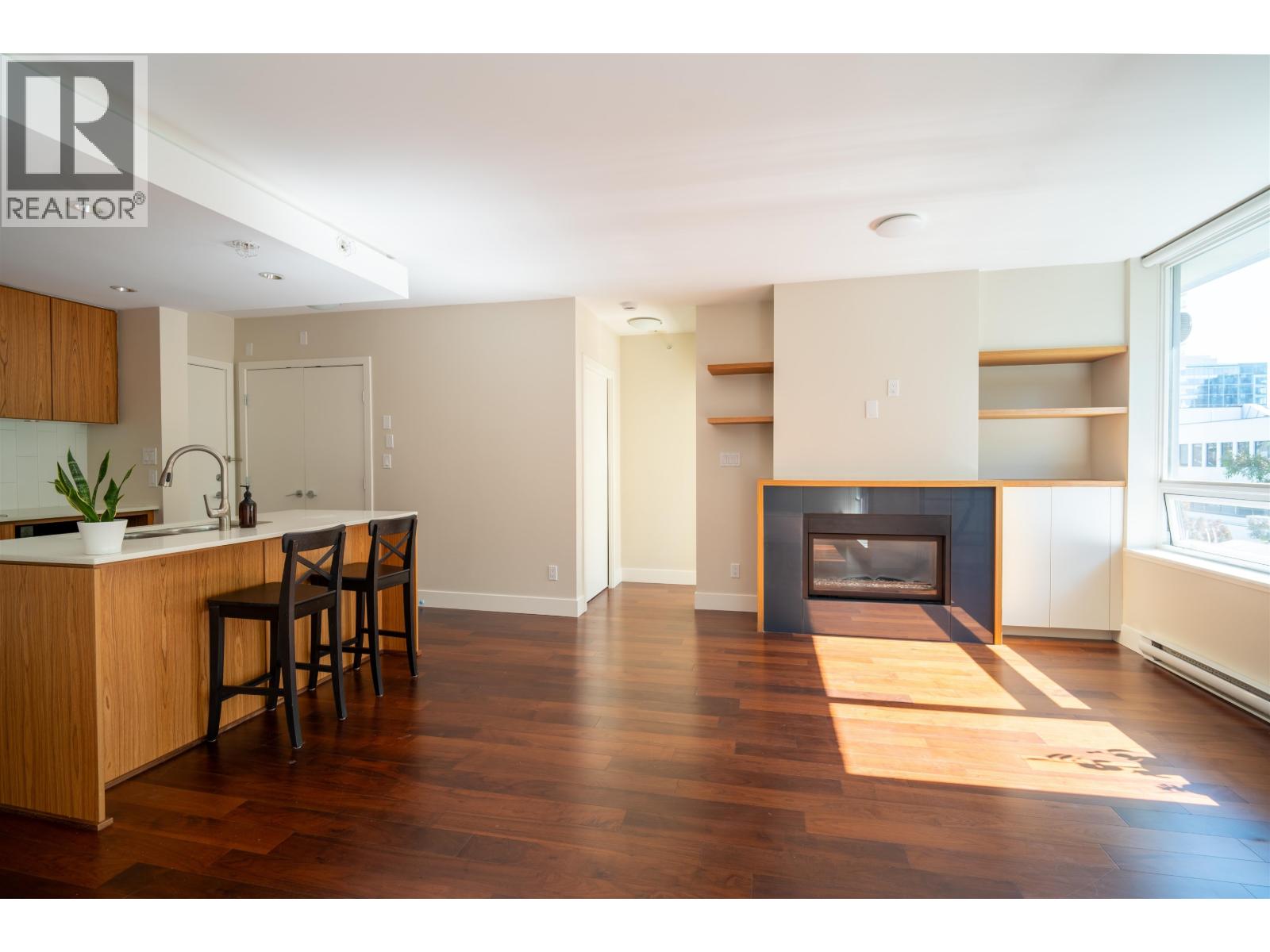 504 1675 W 8 Avenue Property Photo 3