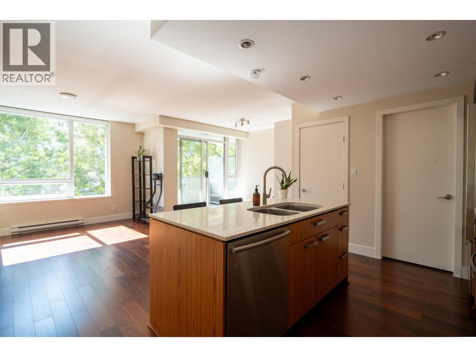 504 1675 W 8 Avenue Property Photo 9