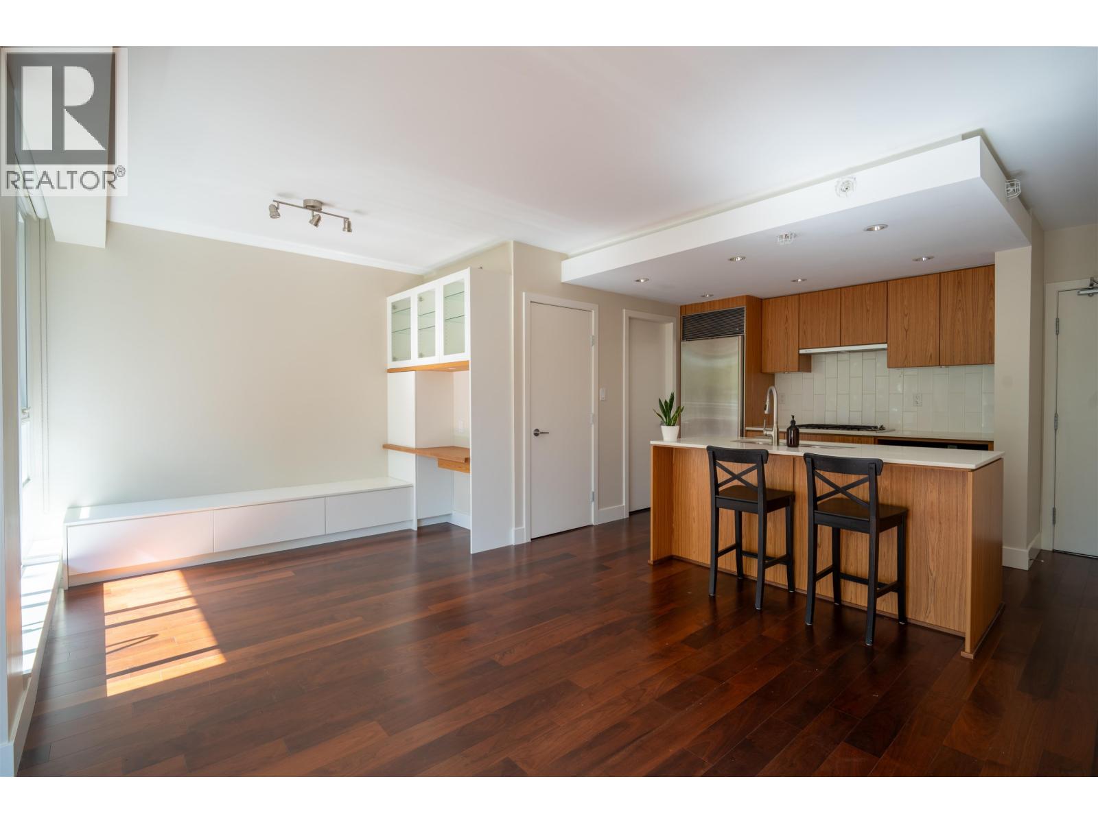 504 1675 W 8 Avenue Property Photo 11