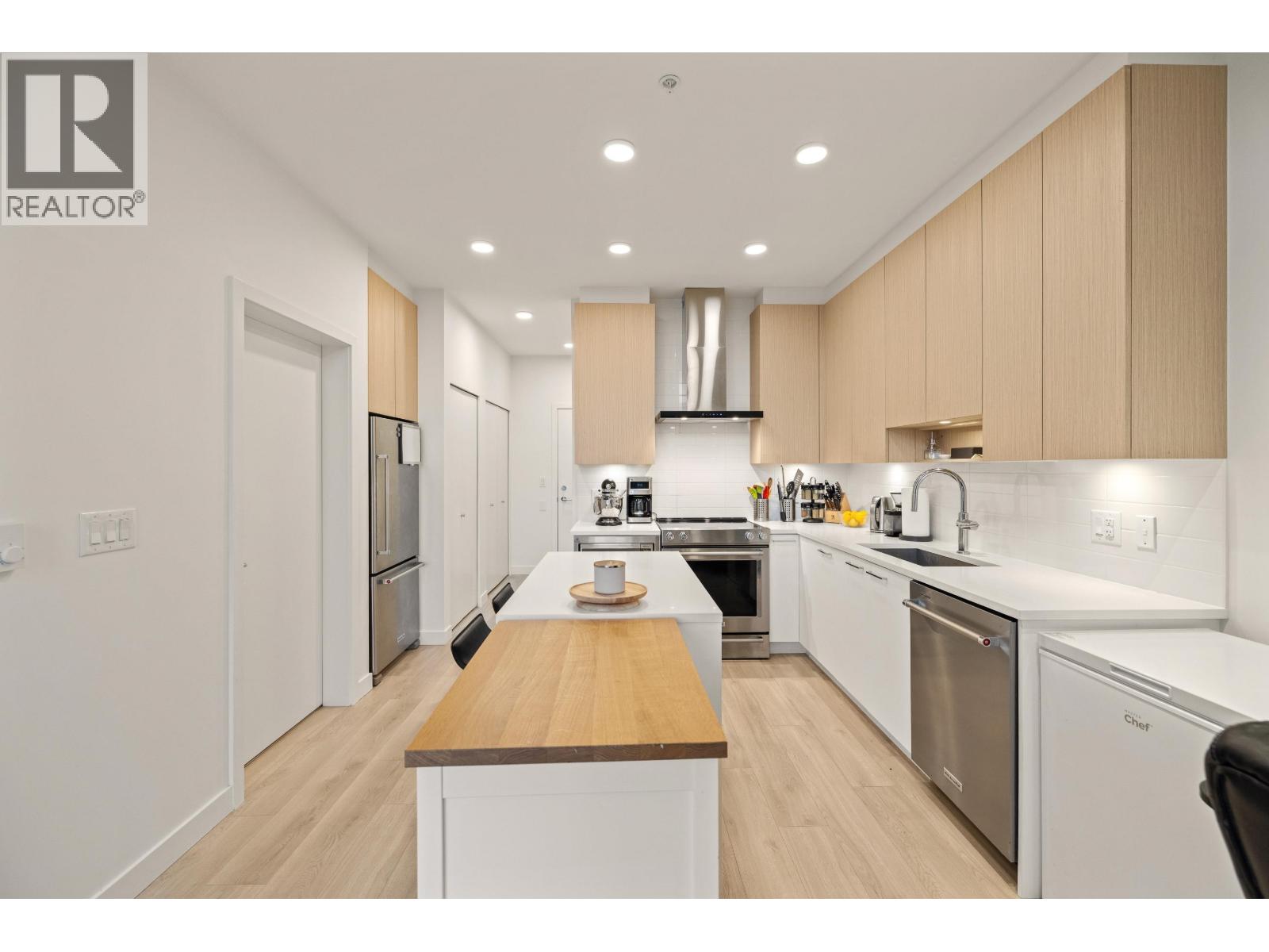 617 7588 16th Street Property Photo 7