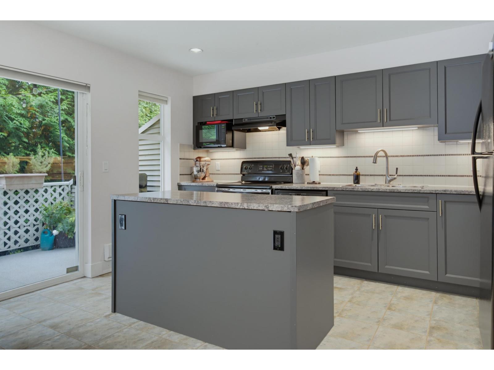 72 6450 199 Street Property Photo 11
