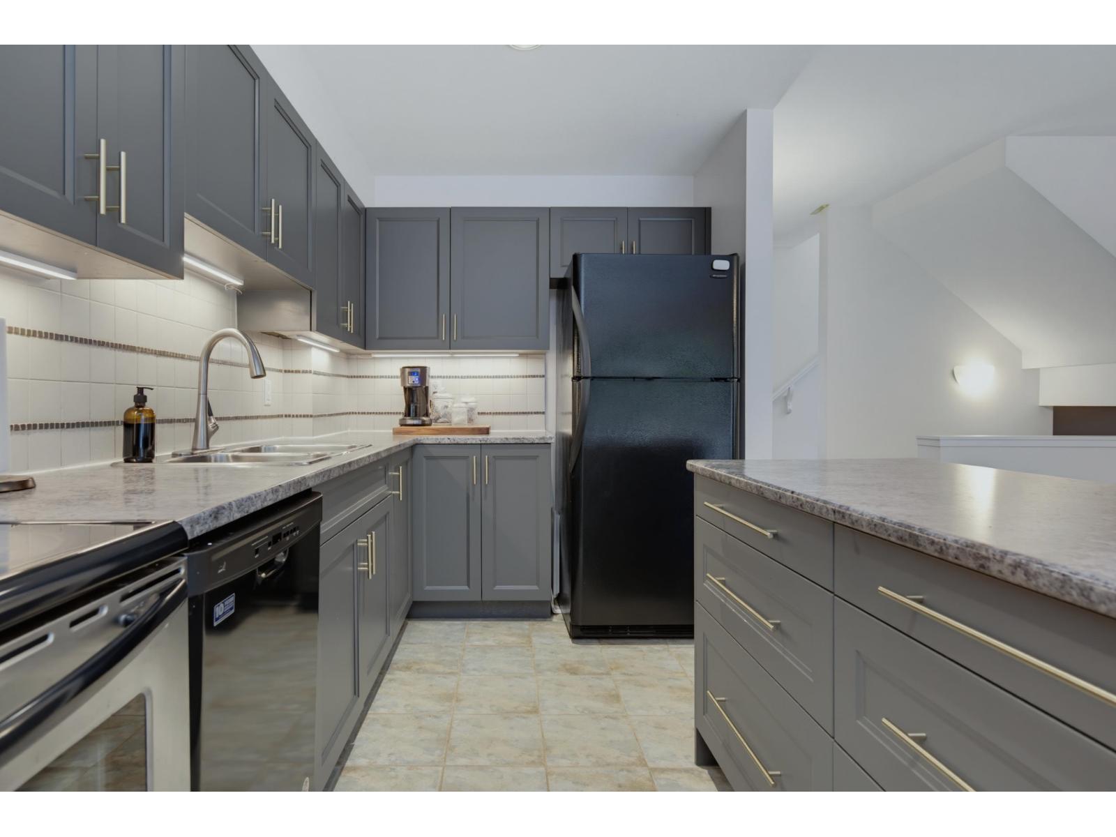 72 6450 199 Street Property Photo 12